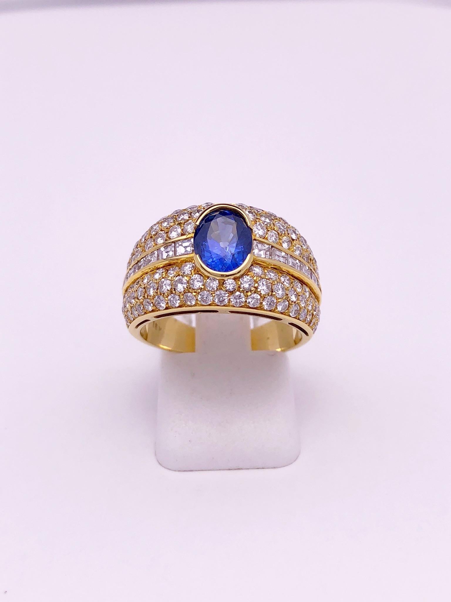 Contemporary 18 Karat Yellow Gold Diamond Ring with 1.47 Carat Oval Blue Sapphire Center For Sale