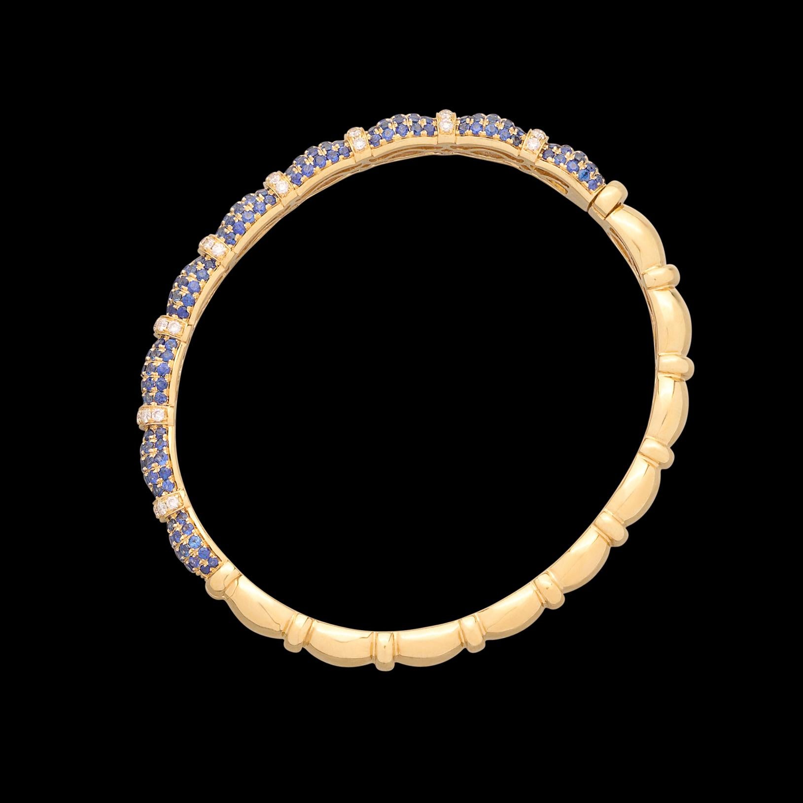 18kt Yellow Gold Diamond & Sapphire Bangle Bracelet In Excellent Condition For Sale In San Francisco, CA