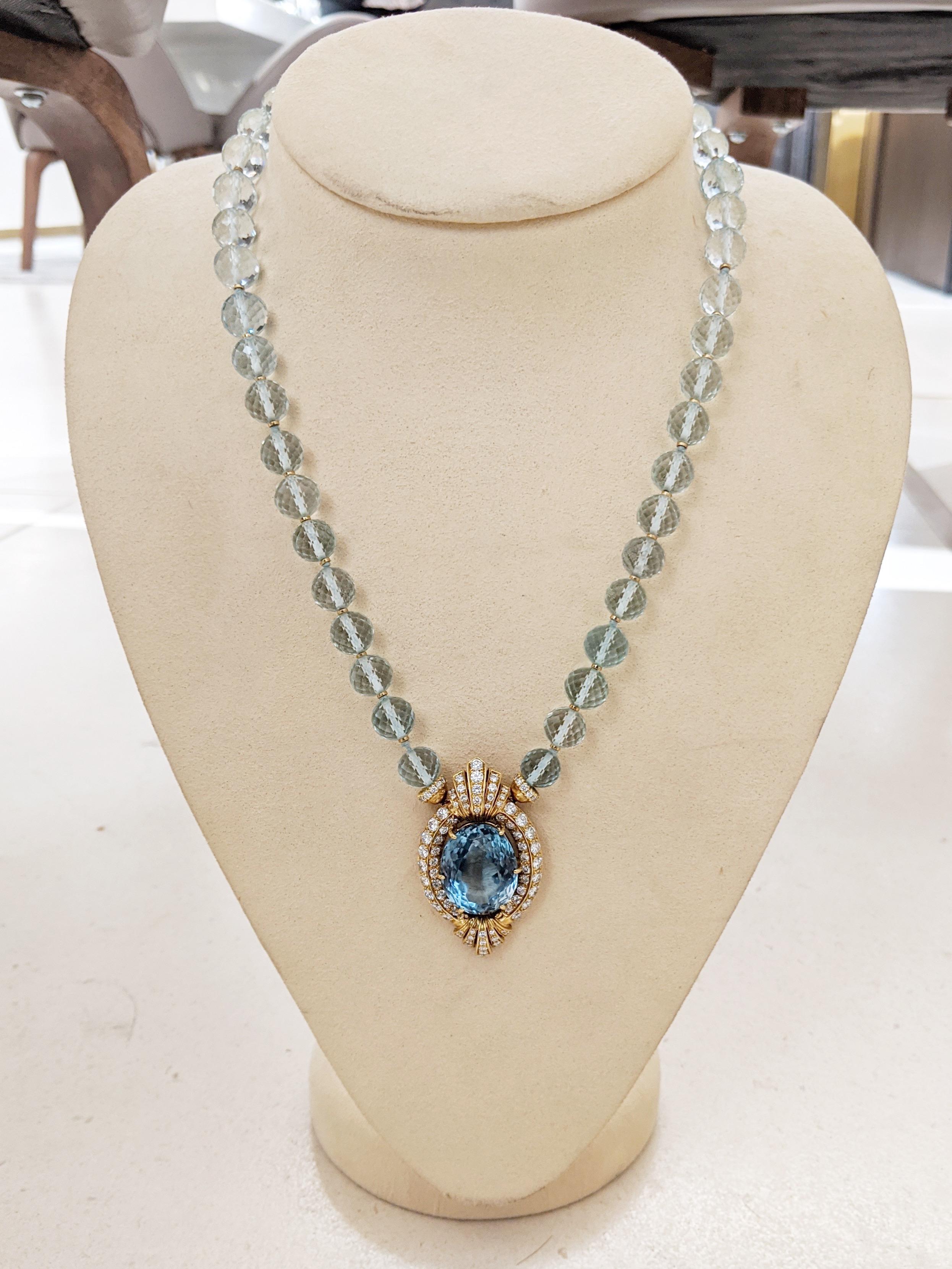 18 Karat Gold Diamonds and 43.50 Carat Blue Topaz Necklace with Aquamarine Beads In New Condition For Sale In New York, NY