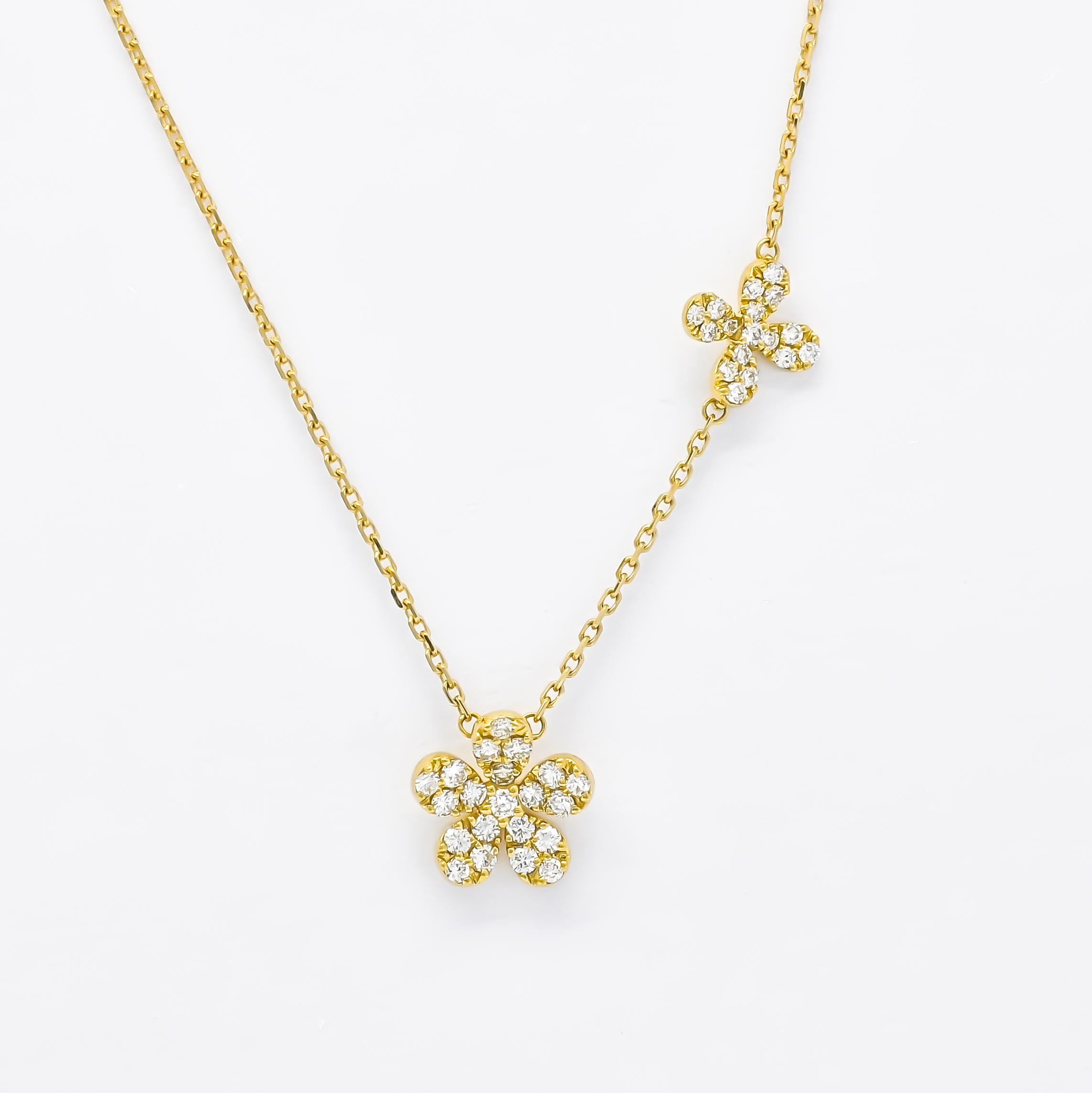 Halskette mit Blumenanhänger, natürlicher Diamant 0,51 Karat 18 Karat Weißgold (Kunsthandwerker*in) im Angebot