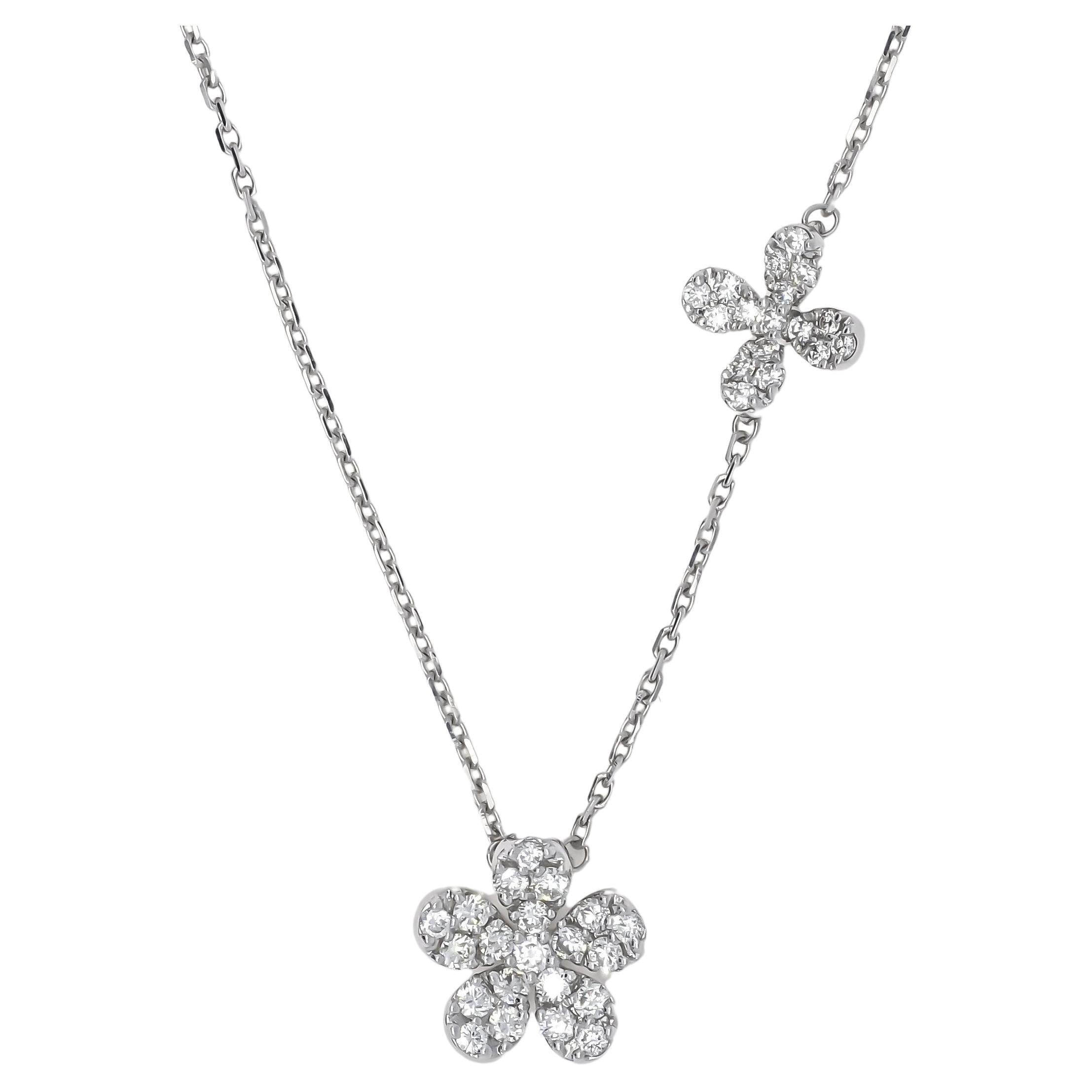 Natural Diamond 0.51 carats 18 Karats White Gold Flower Chain Pendant Necklace In New Condition For Sale In Antwerpen, BE