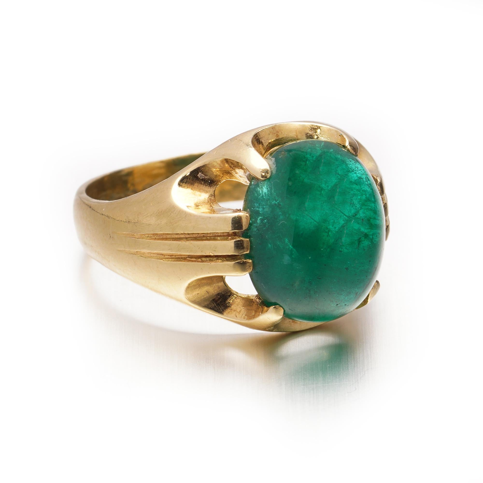 Women's or Men's 18kt. Yellow Gold Dome 7.50 Ct. Cabochon Emerald Ring For Sale
