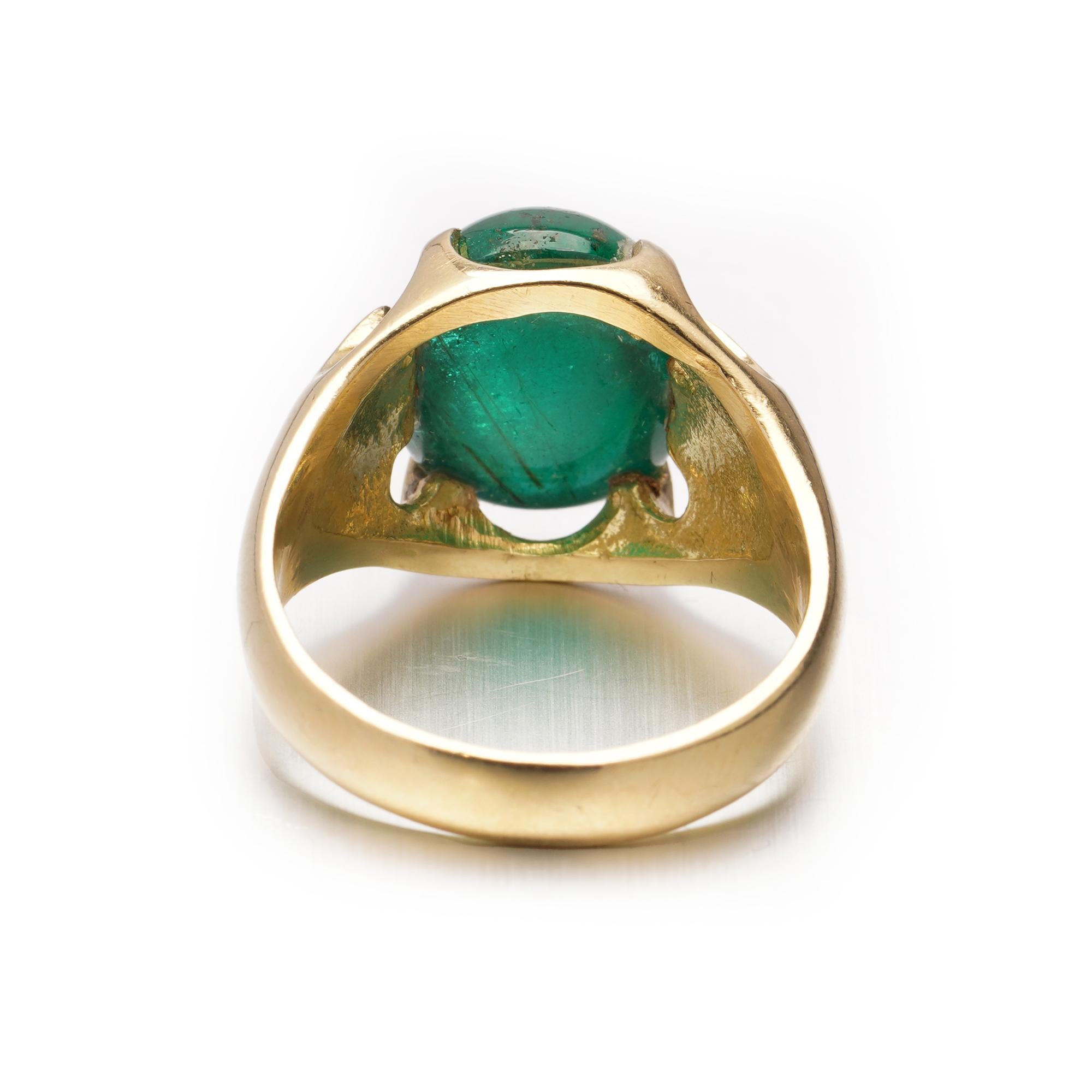 18kt. Yellow Gold Dome 7.50 Ct. Cabochon Emerald Ring For Sale 2