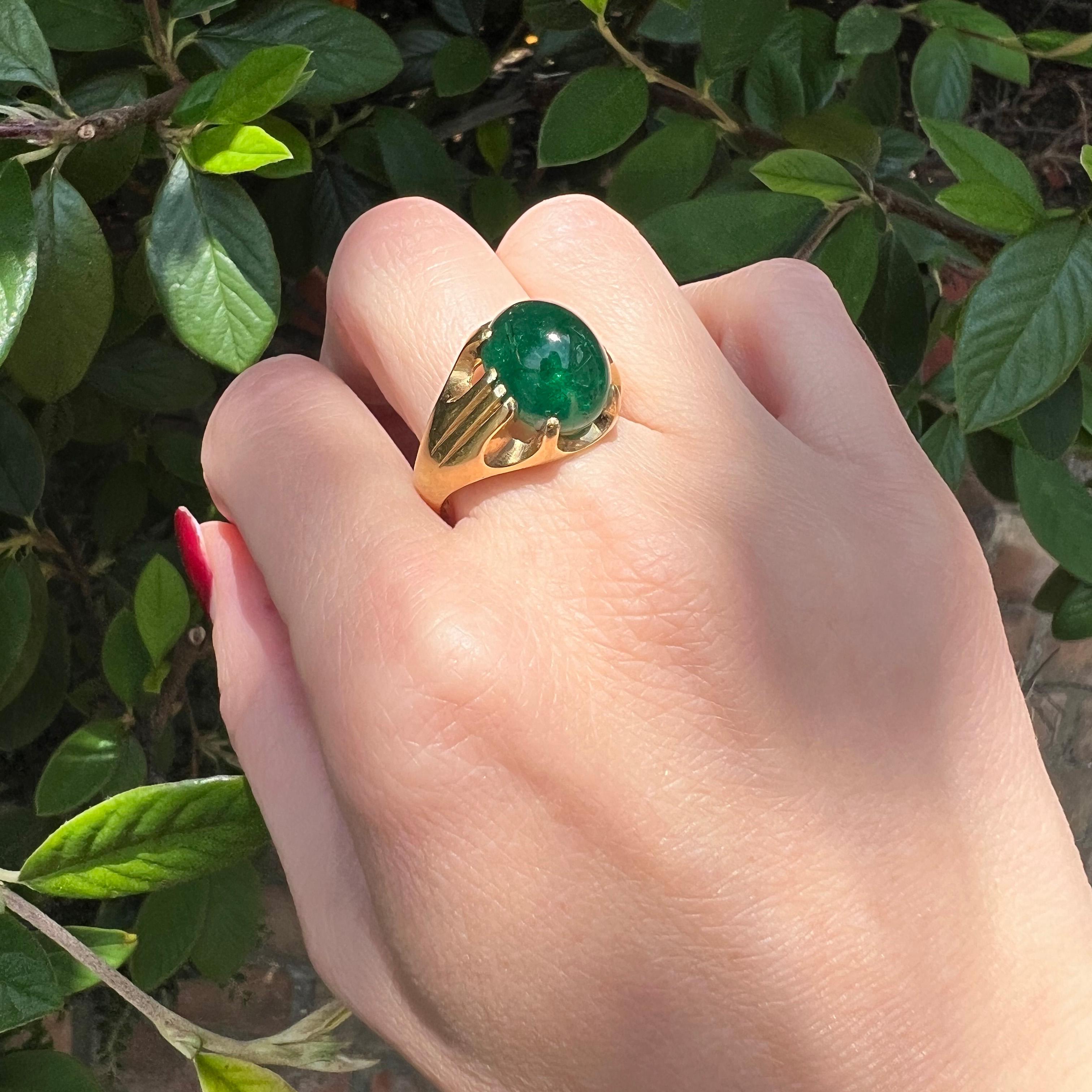 18kt. yellow gold dome 7.50 ct. cabochon emerald ring. 
Made in England, Birmingham, 2004
Hallmarked for 750 yellow gold and maker's mark JMB. 

The dimensions - 
Ring Size: Length x Width x depth: 3.1 x 2.3 x 1.6 cm 
Finger Size (UK) = R (EU) = 58