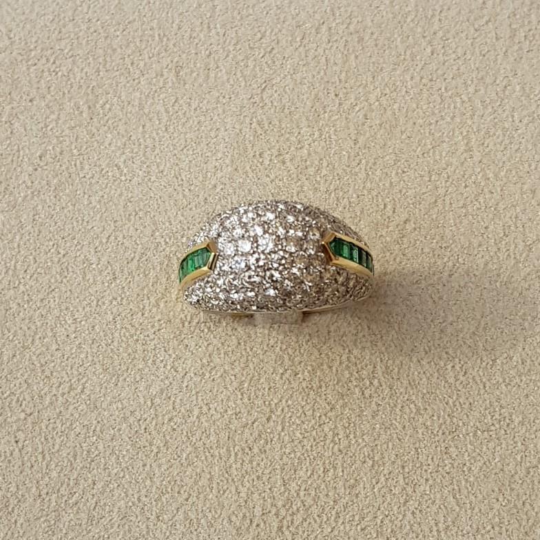 18 Karat Yellow Gold Dome Ring with Diamonds an Emeralds In New Condition For Sale In Florence, Tuscany