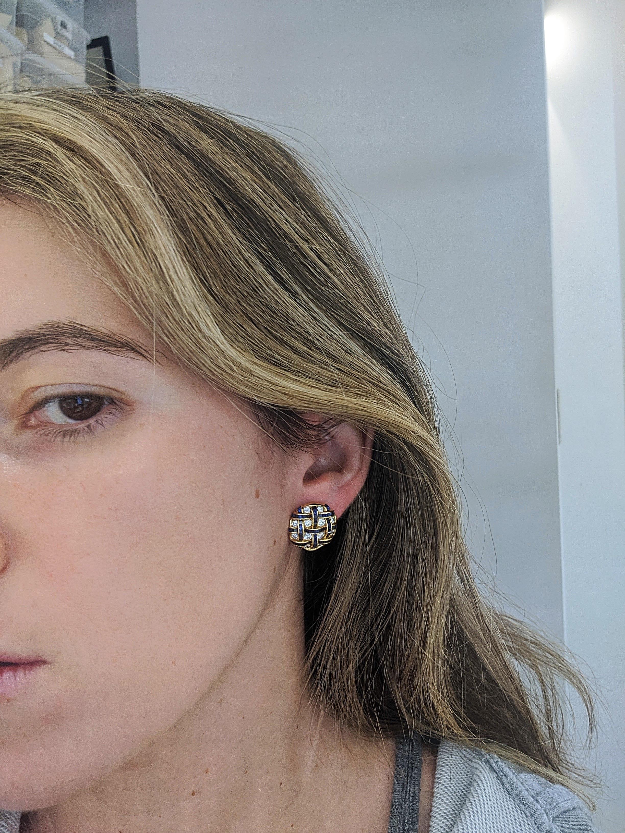 Boucles d'oreilles en or 18 carats avec diamants de 1,64 carat et saphirs bleus de 3,94 carats Neuf - En vente à New York, NY