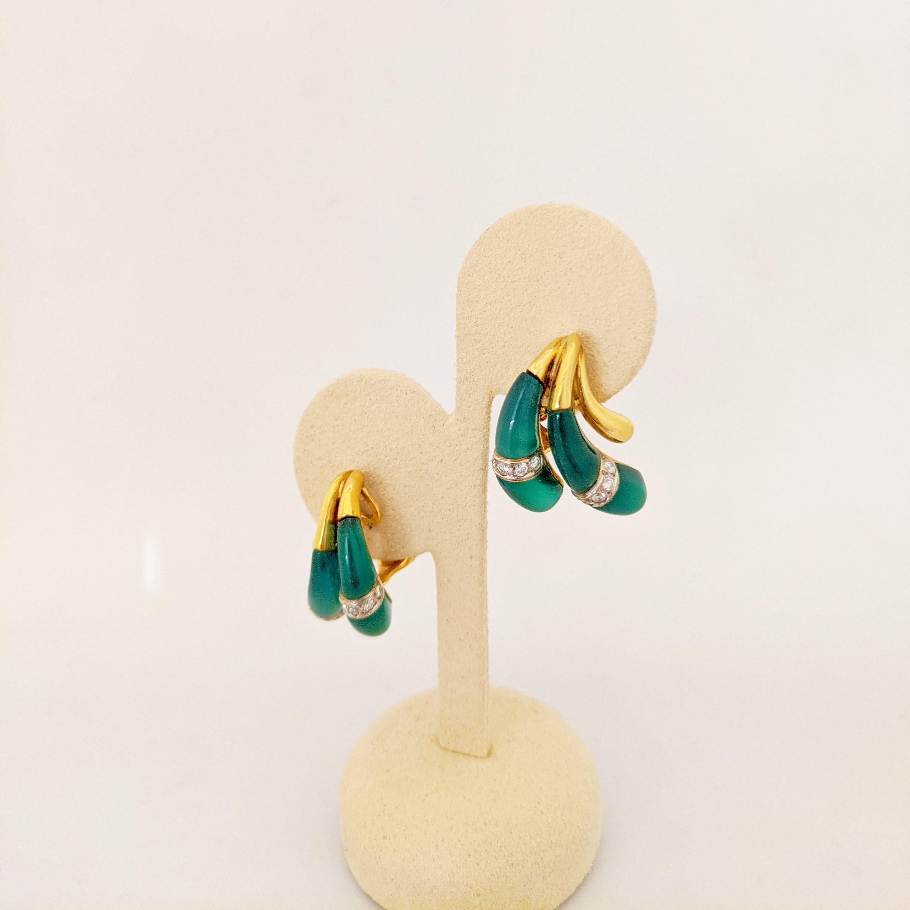 Women's or Men's 18 Karat Yellow Gold Earrings with Diamond and Chrysoprase For Sale