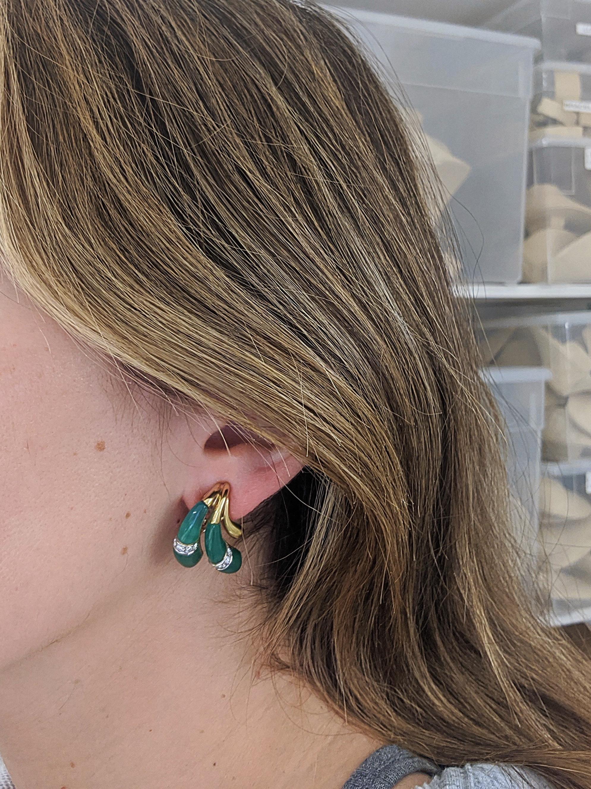 18 Karat Yellow Gold Earrings with Diamond and Chrysoprase For Sale 1