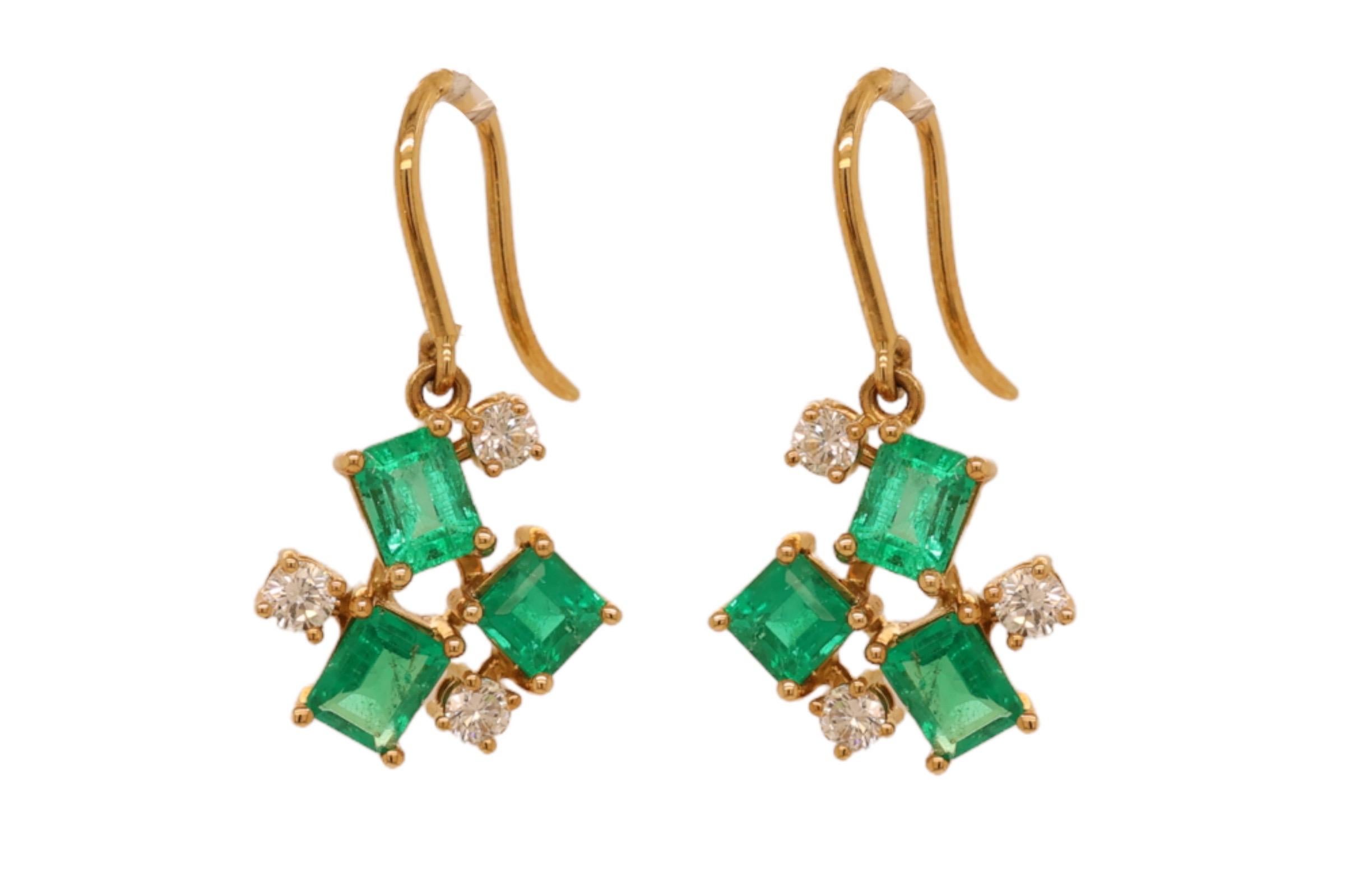 18 Karat Yellow Gold Earrings with Emeralds & Diamonds For Sale 1