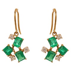 Ohrringe aus 18 Karat Gelbgold mit Smaragden und Diamanten 