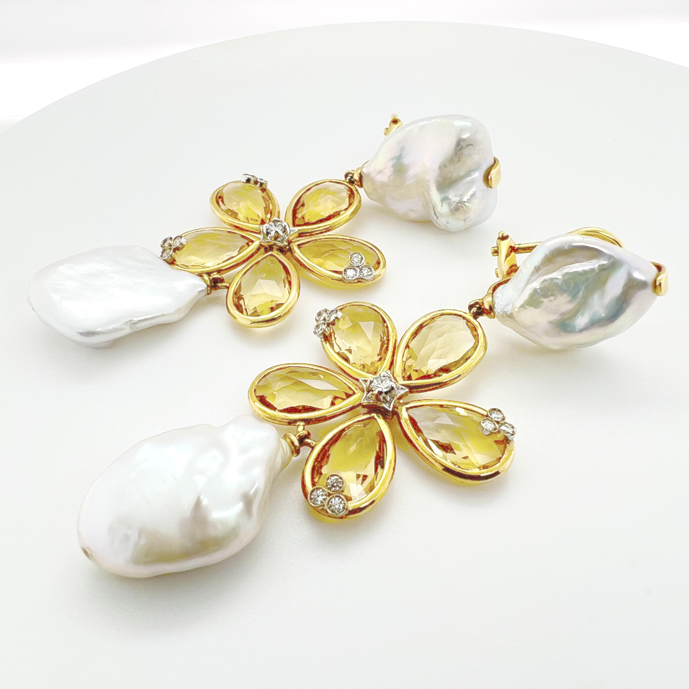 Dieses Armband aus 18-karätigem Gelbgold zeigt ein zartes Blumendesign mit Citrinquarz, Perlen und Diamanten. Das Blumenmotiv verleiht dem Armband einen skurrilen und femininen Touch, während die Citrin-Quarzsteine dem Schmuckstück eine leuchtende