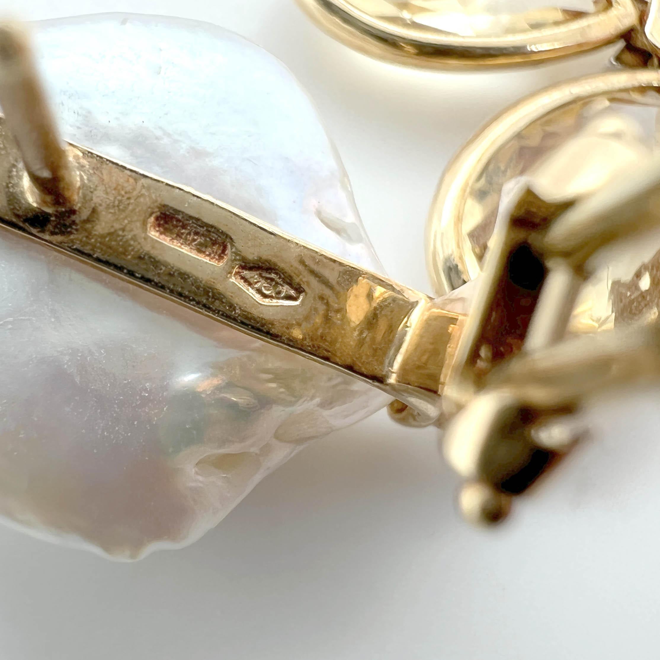 Taille brillant Boucles d'oreilles en or jaune 18 carats avec fleur en quartz citrine, perles et diamants en vente