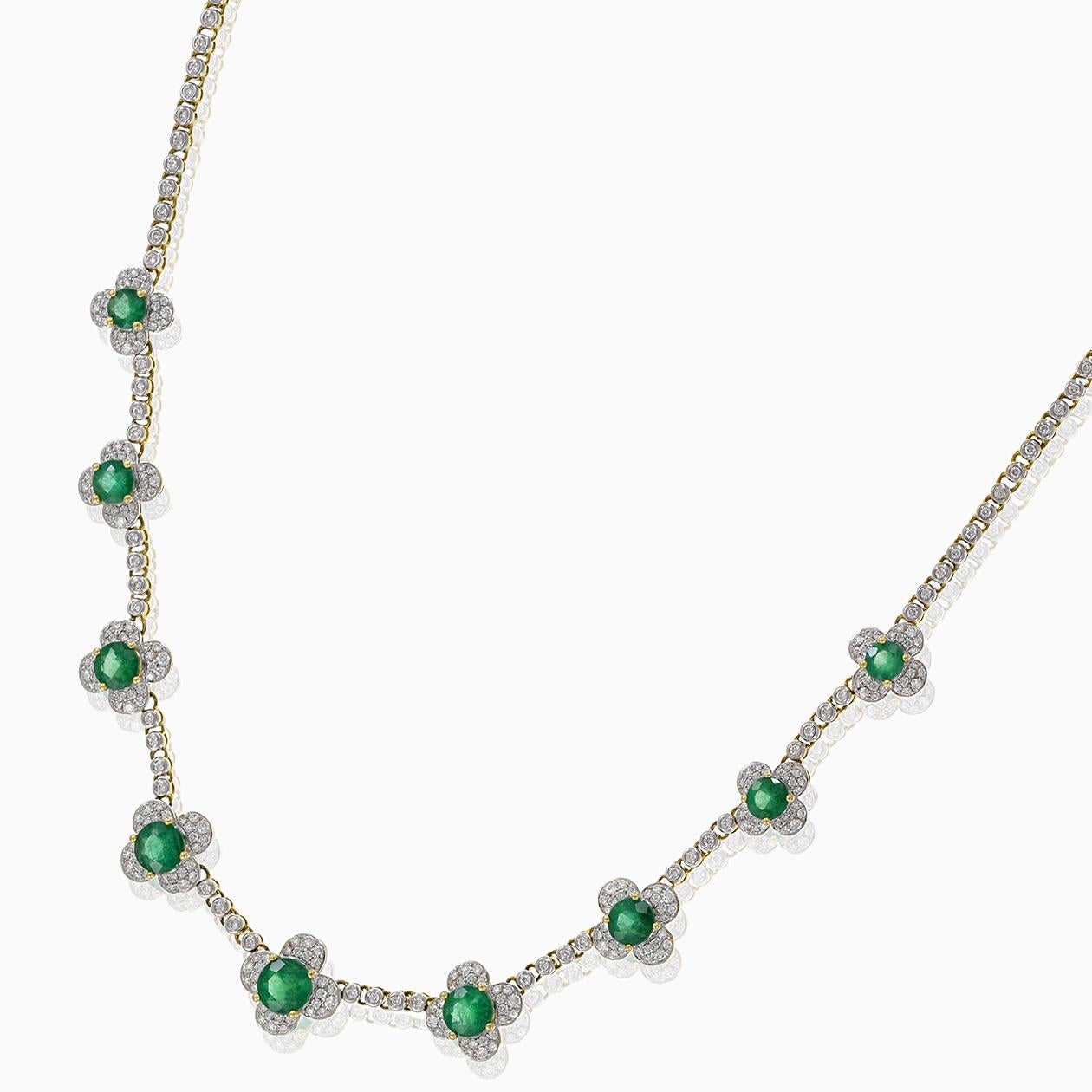 Moderne Collier en or jaune 18KT avec émeraudes et diamants en vente