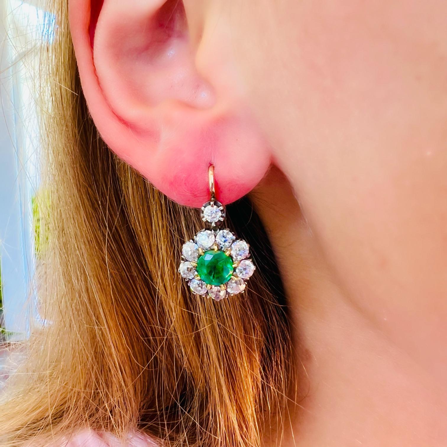 Round Cut 18kt Yellow Gold Emerald & Diamond Drop Earrings For Sale