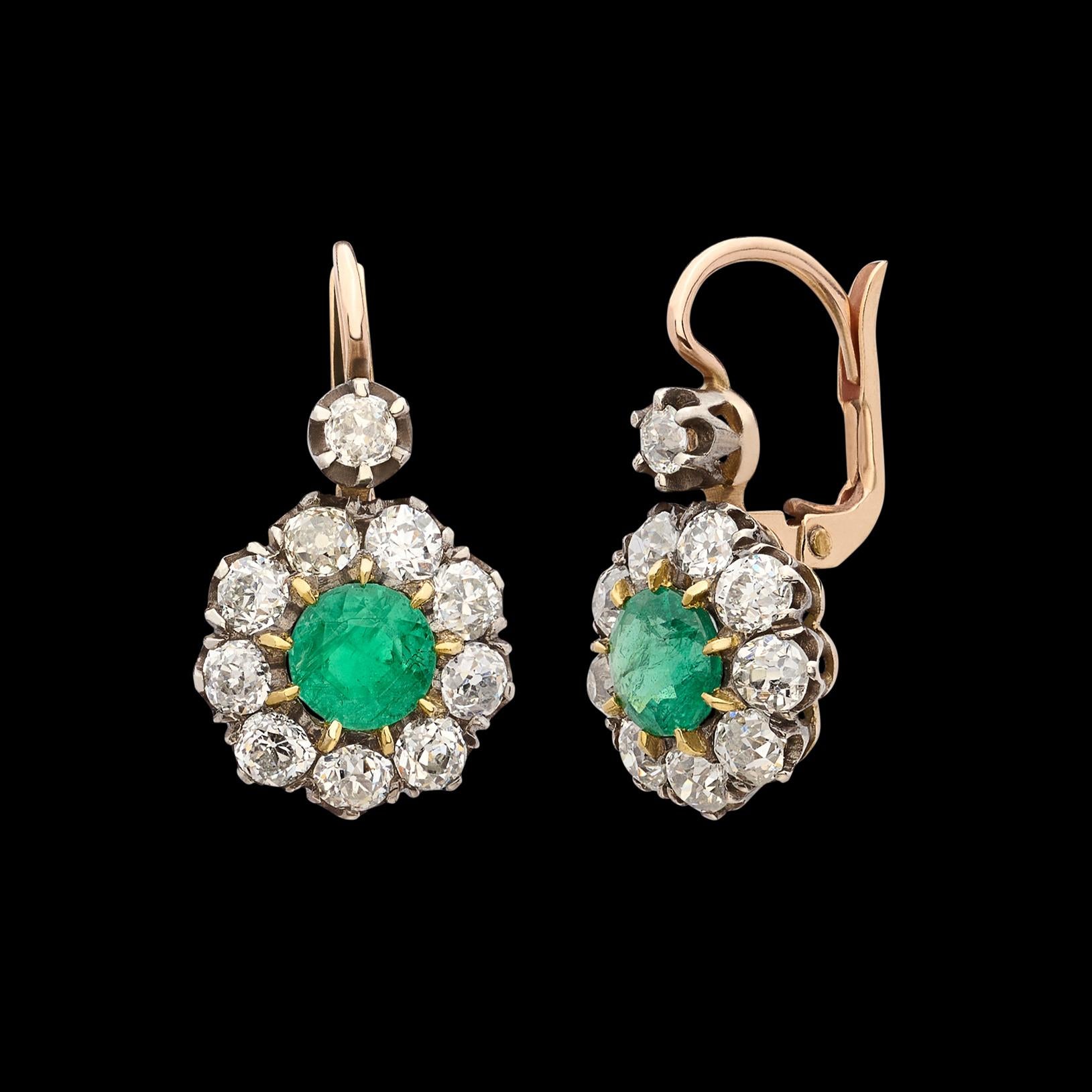 18kt Yellow Gold Emerald & Diamond Drop Earrings In Excellent Condition For Sale In San Francisco, CA