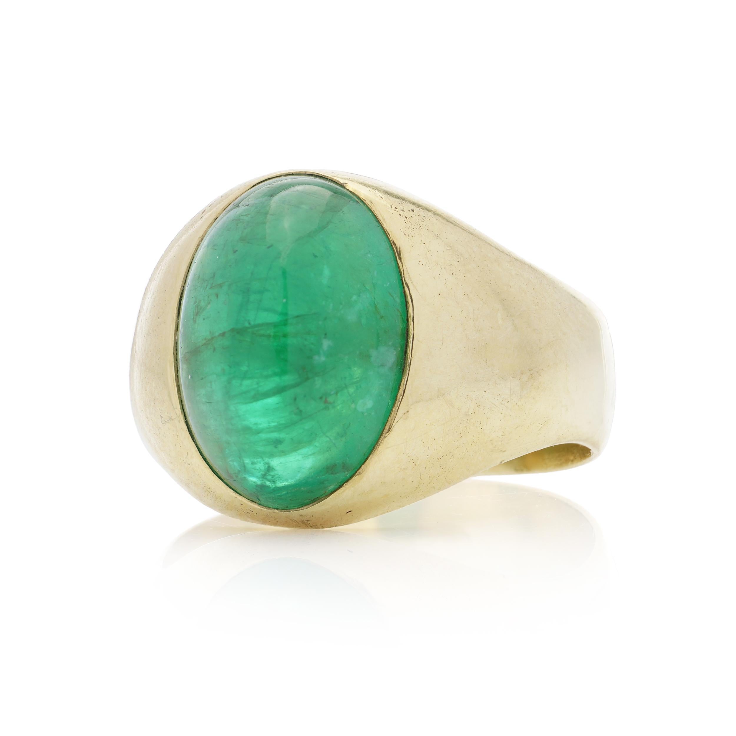 18kt Yellow Gold 9.20ct. Oval Cabochon Brazilian Emerald Dome Ring For Sale 5