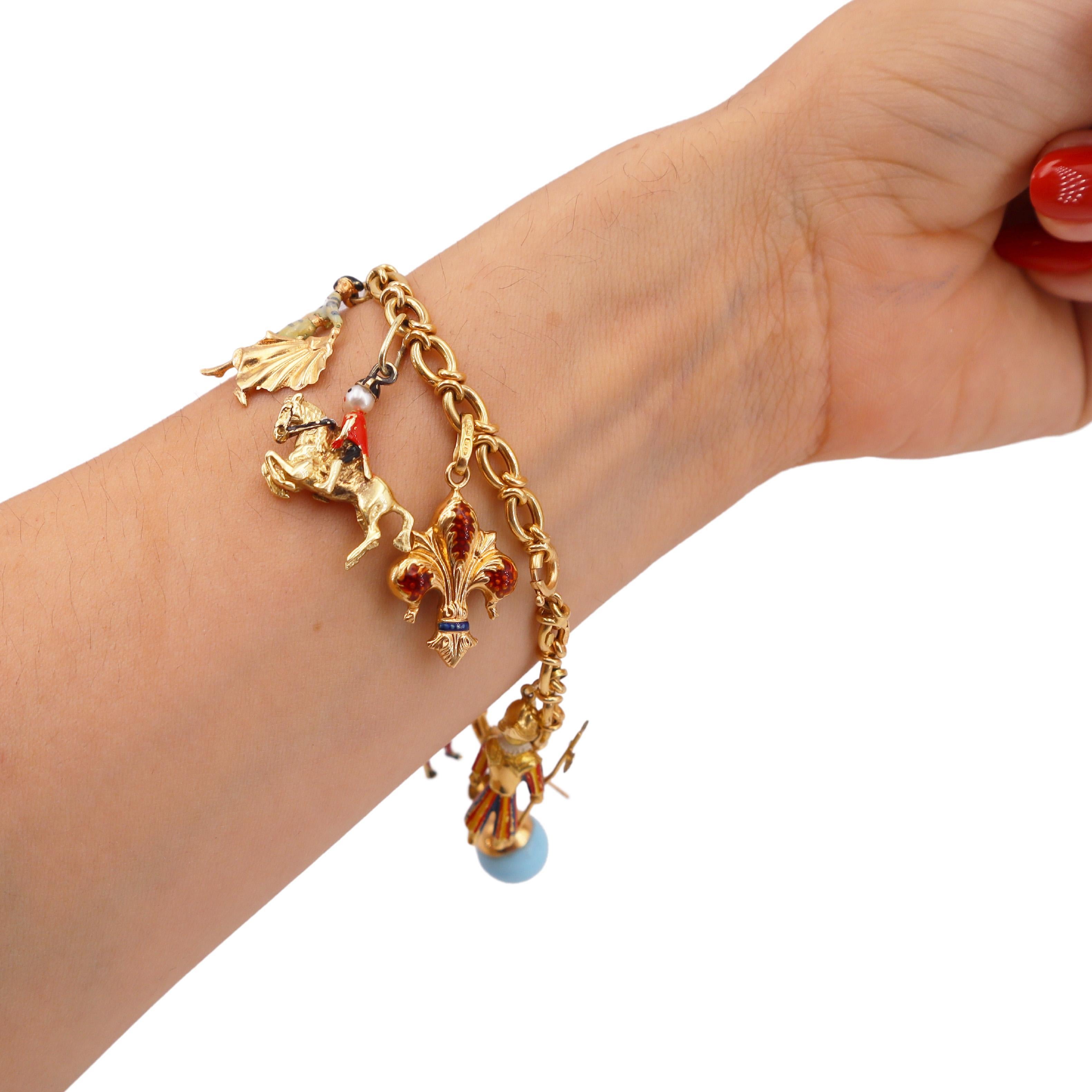 Bracelet à breloques en or jaune 18 carats et émail en vente 4