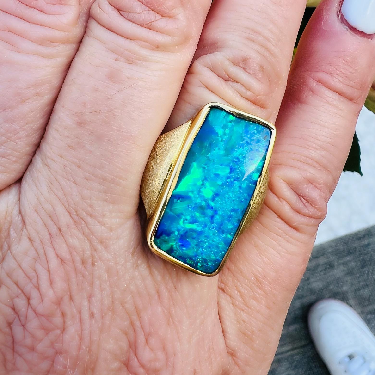 18kt Yellow Gold Estate Australian Opal Ring In Excellent Condition In San Francisco, CA