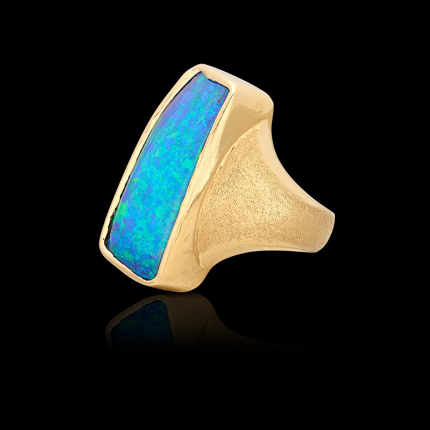 Women's or Men's 18kt Yellow Gold Estate Australian Opal Ring