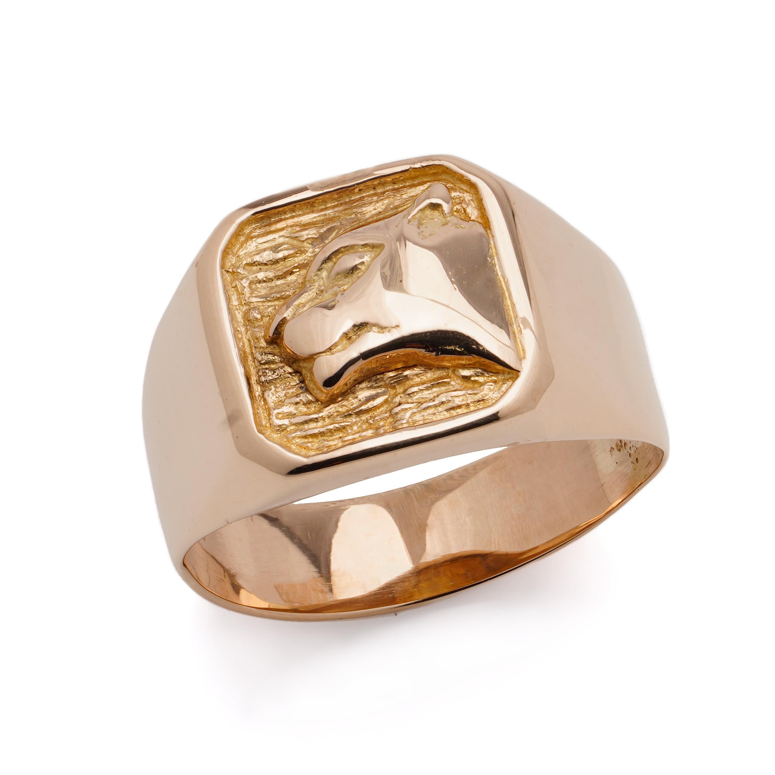18kt. Yellow Gold extra large size men's Signet ring, featuring panther's head. 
Made after 2000. 
Hallmarked 750 ( 18kt. gold standard ) 

The dimensions - 
Finger Size (UK) = Z (EU) = 68 (US) = 12 1/2
Weight: 9.40 grams

Panthers in signet rings