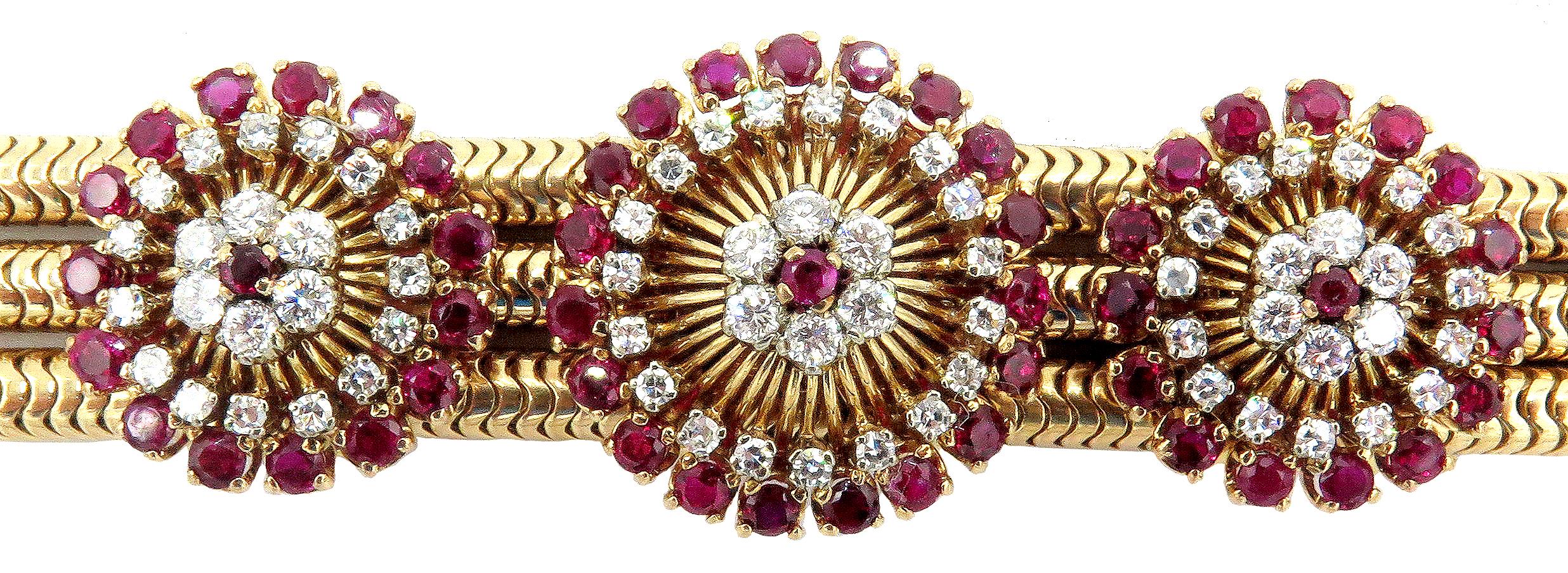 Bracelet multibrins en or jaune 18 carats avec rubis fantaisie et diamants Excellent état - En vente à West Palm Beach, FL