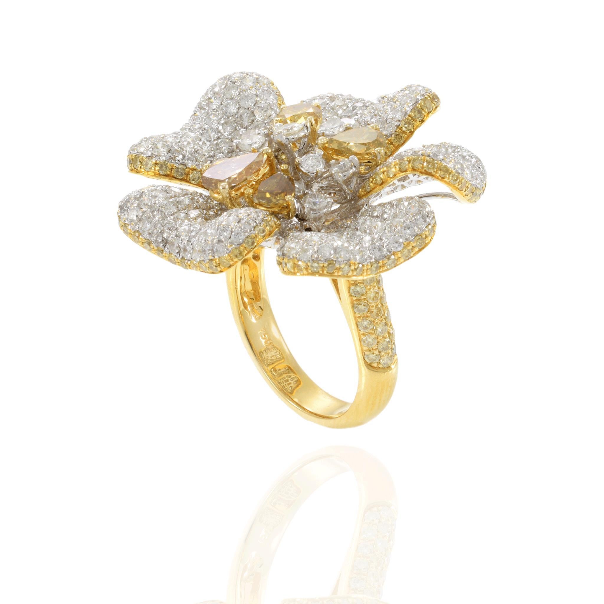 Bague fleur fantaisie en or jaune 18 carats avec diamants jaunes et blancs Pour femmes en vente