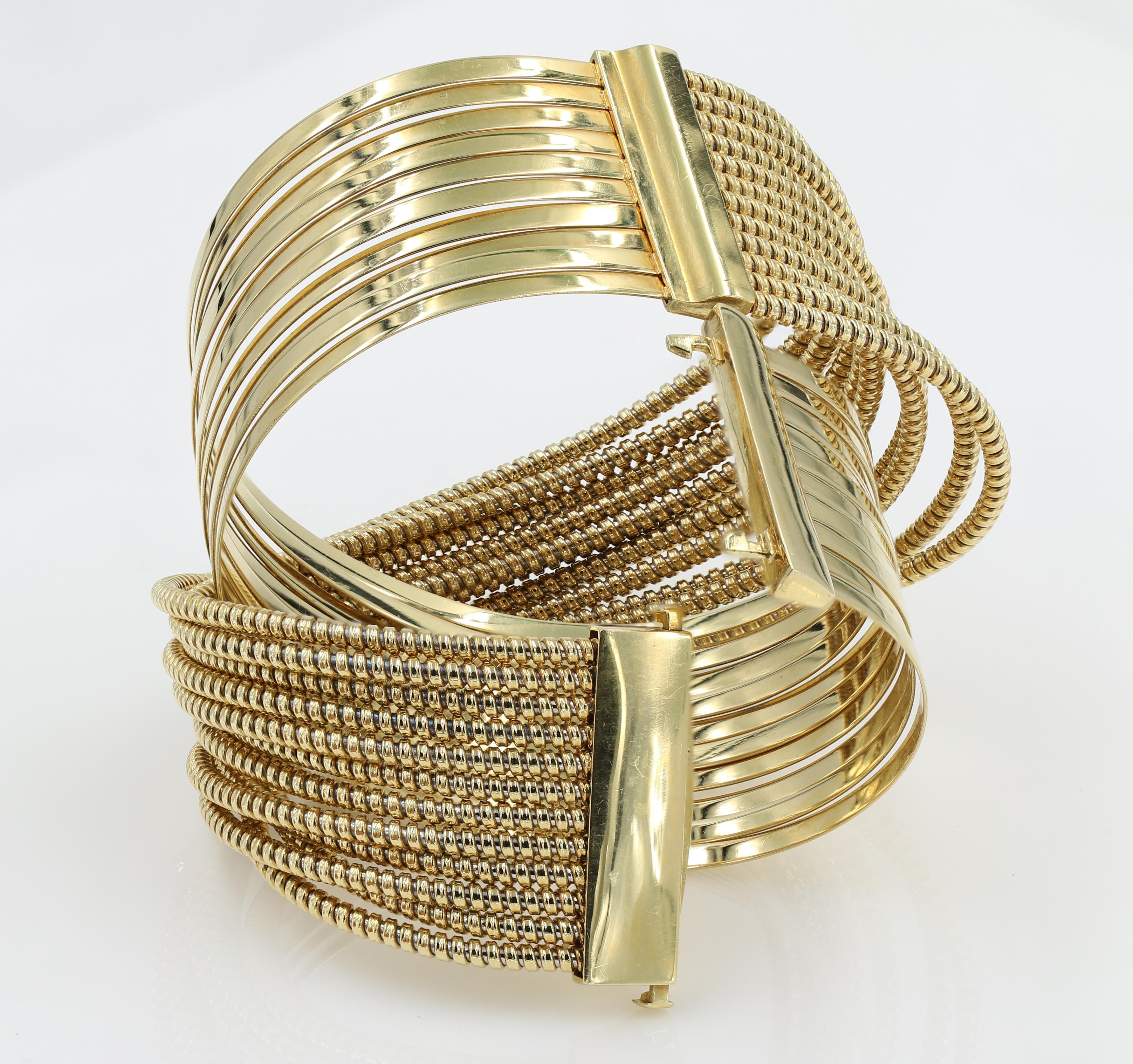 Contemporary 18kt Yellow Gold Flexible Wide Bracelet with Diamonds