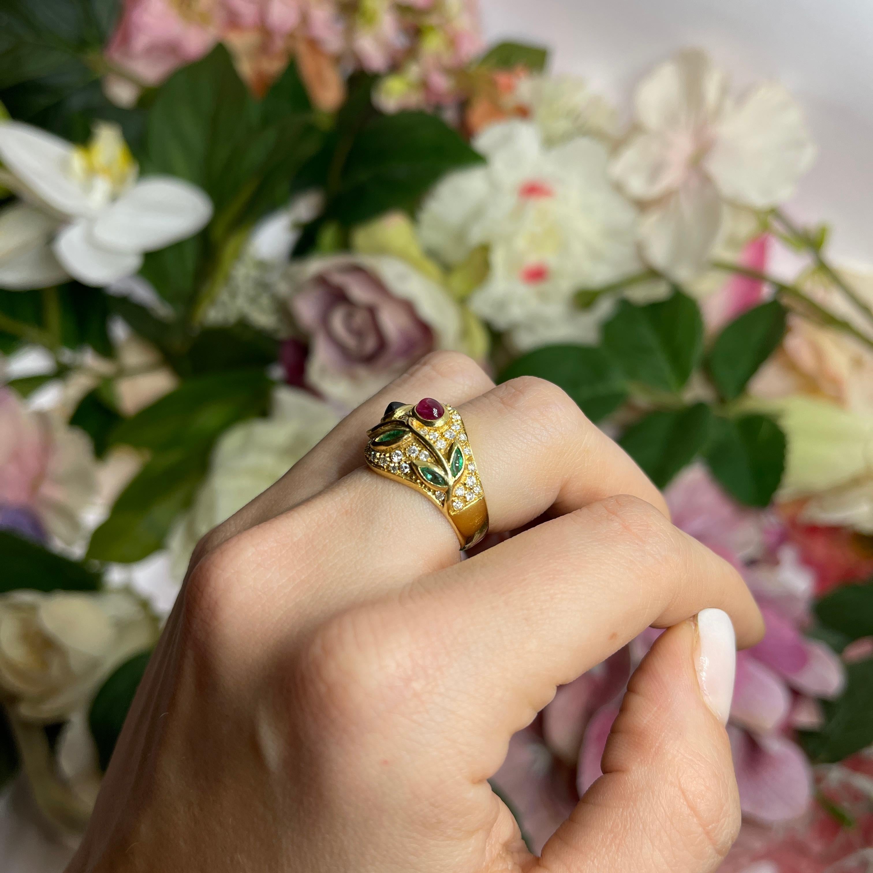 18kt Yellow Gold Floral Design Band Ring with Gemstones For Sale 4