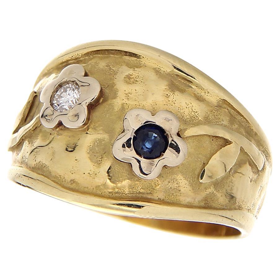 18Kt Yellow Gold Flowers Ring White Diamond & Blue Sapphire For Sale