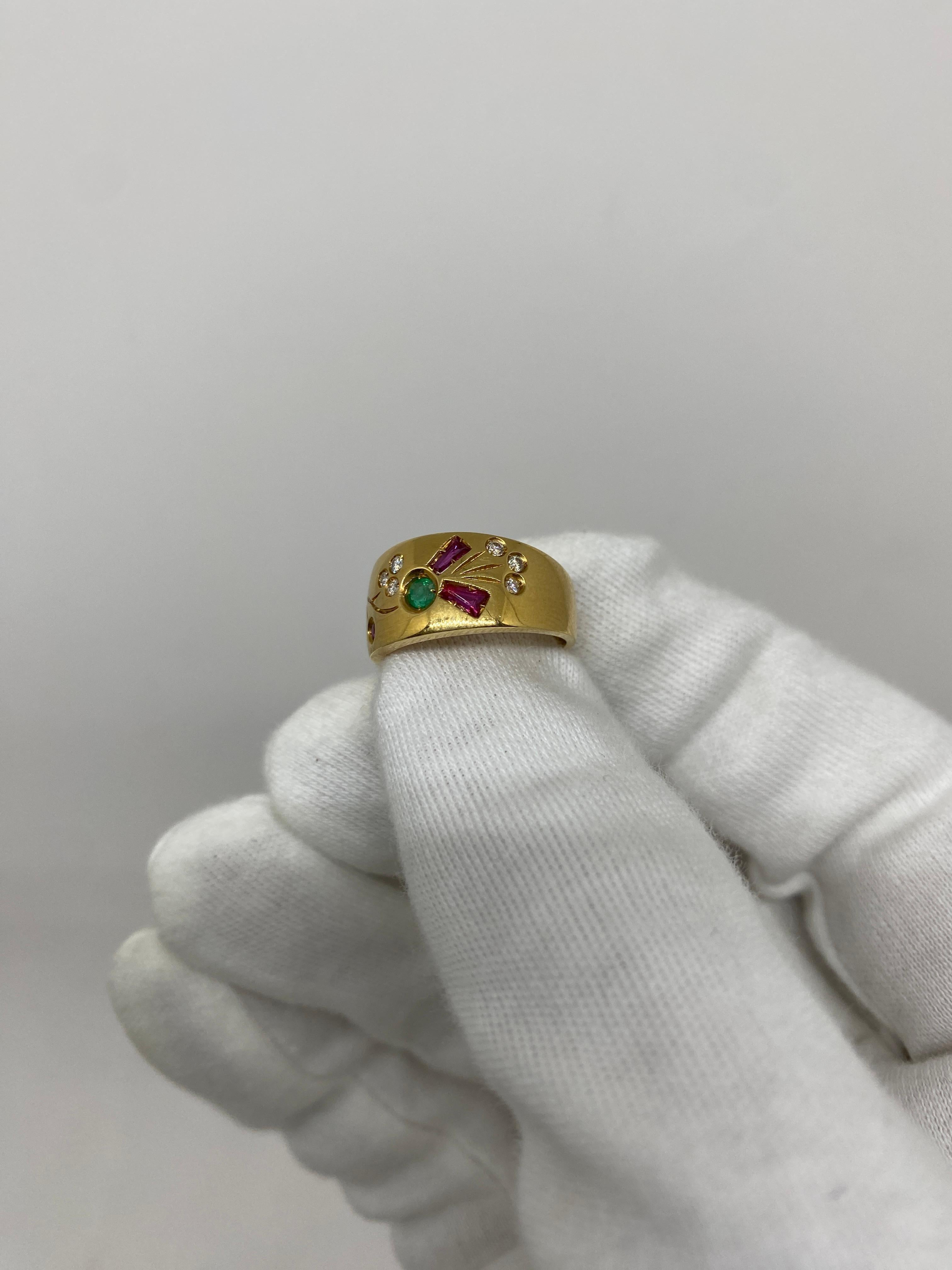 18Kt Yellow Gold Flowers White Diamonds, Rubies & Round-Cut Emerald In Excellent Condition For Sale In Bergamo, BG