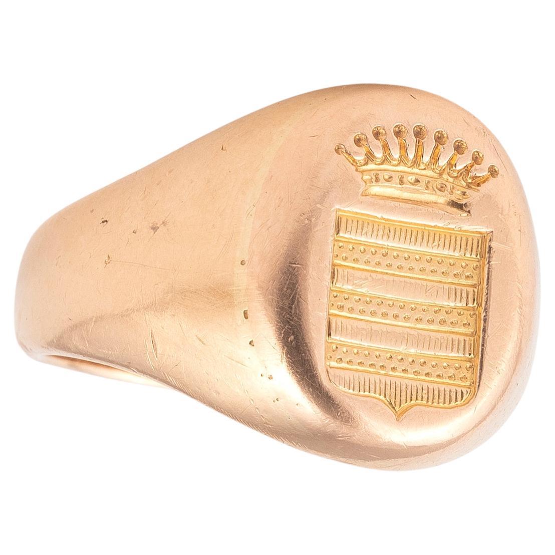 18kt Yellow Gold French Family Crest Ring In Excellent Condition In Firenze, IT