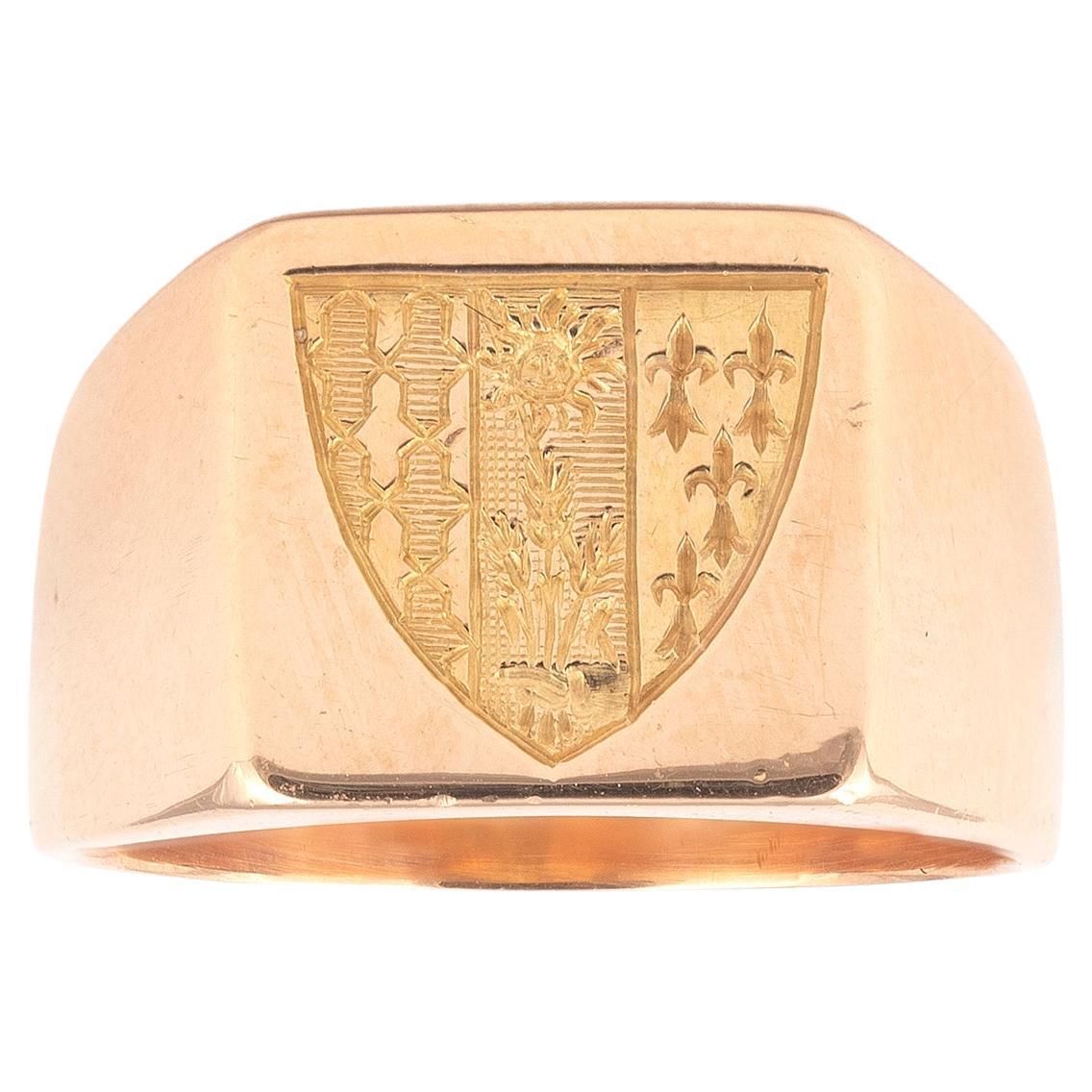 18kt Yellow Gold French Signet Ring In Excellent Condition For Sale In Firenze, IT