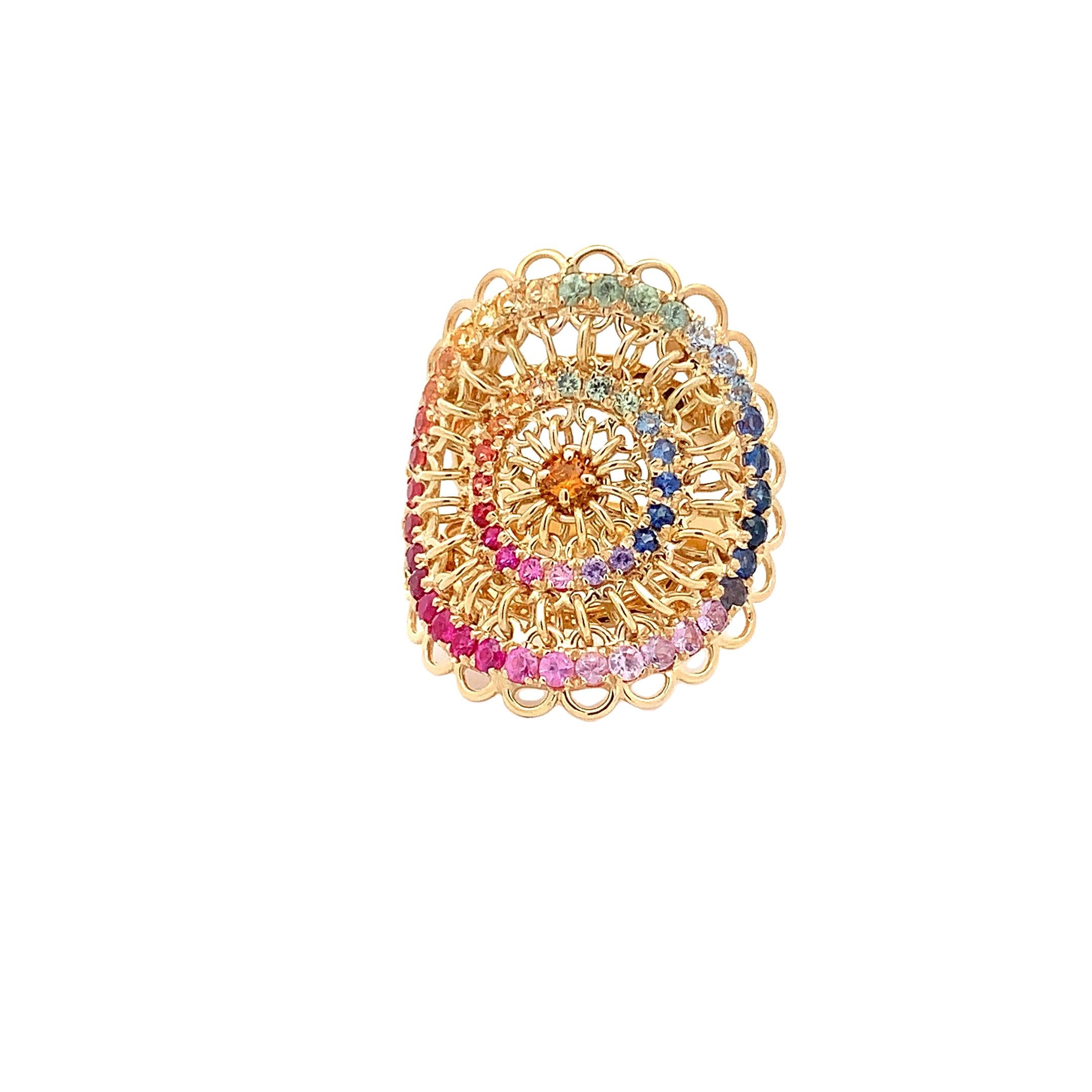 Contemporain Garavelli, bague en or jaune 18 carats avec un arc-en-ciel de saphirs en vente
