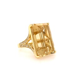 Anillo Garavelli de Oro Amarillo de 18 Kt con Diamantes Blancos y Citrino