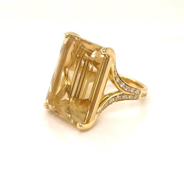 18Kt Yellow Gold Garavelli Ring with White Diamonds & Citrine In New Condition For Sale In Valenza, IT