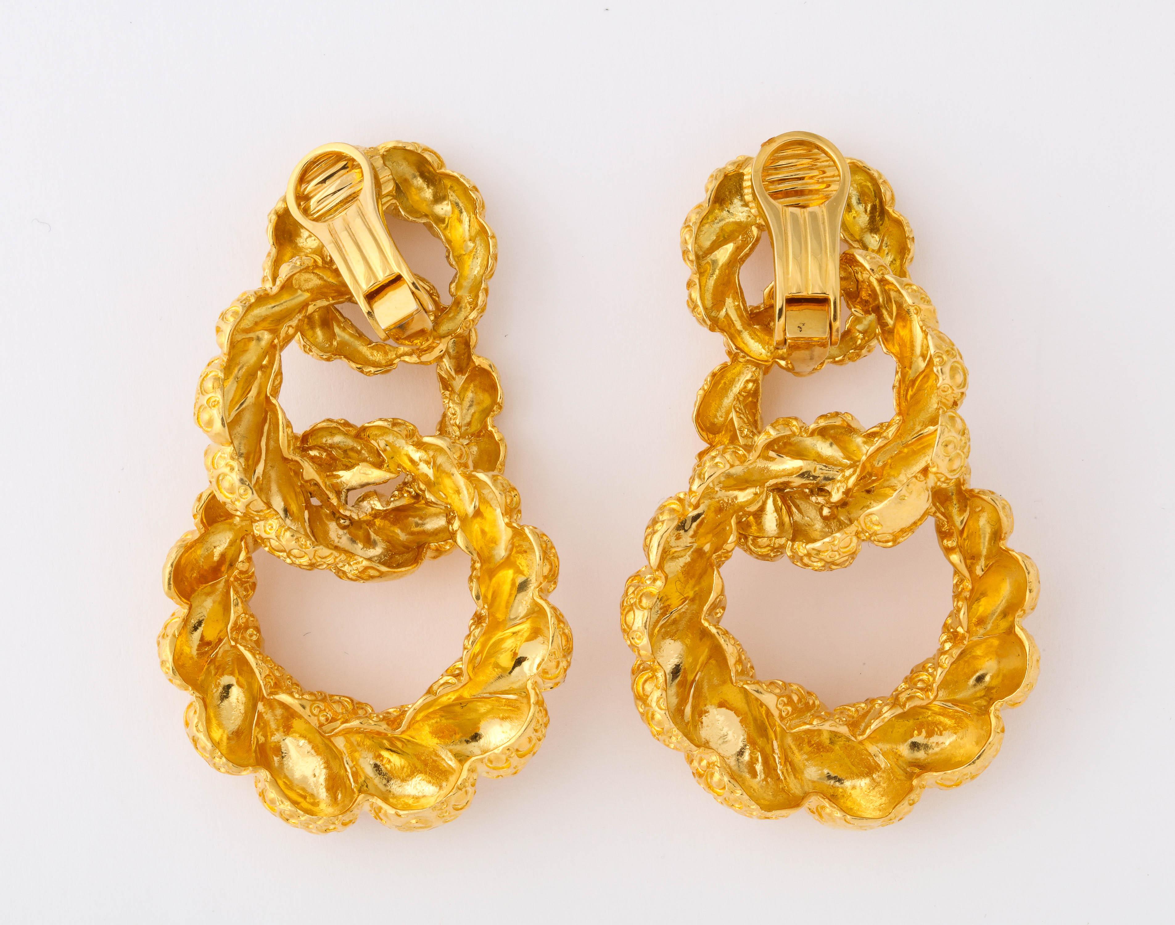 18 Karat Yellow Gold Graduated Triple Hoop Clip-On Earrings In Excellent Condition In New York, NY