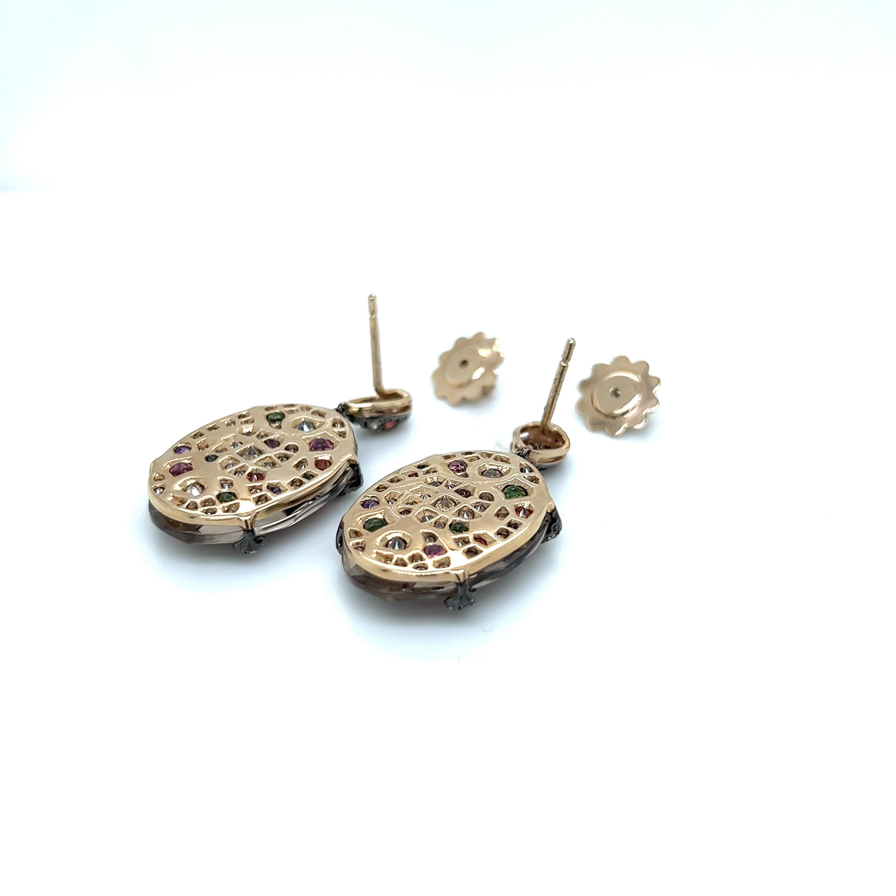 Contemporary 18KT Yellow Gold Hanging Earrings with 28.00 Brown Qtz. 1.80 Ct Brown Diamonds For Sale