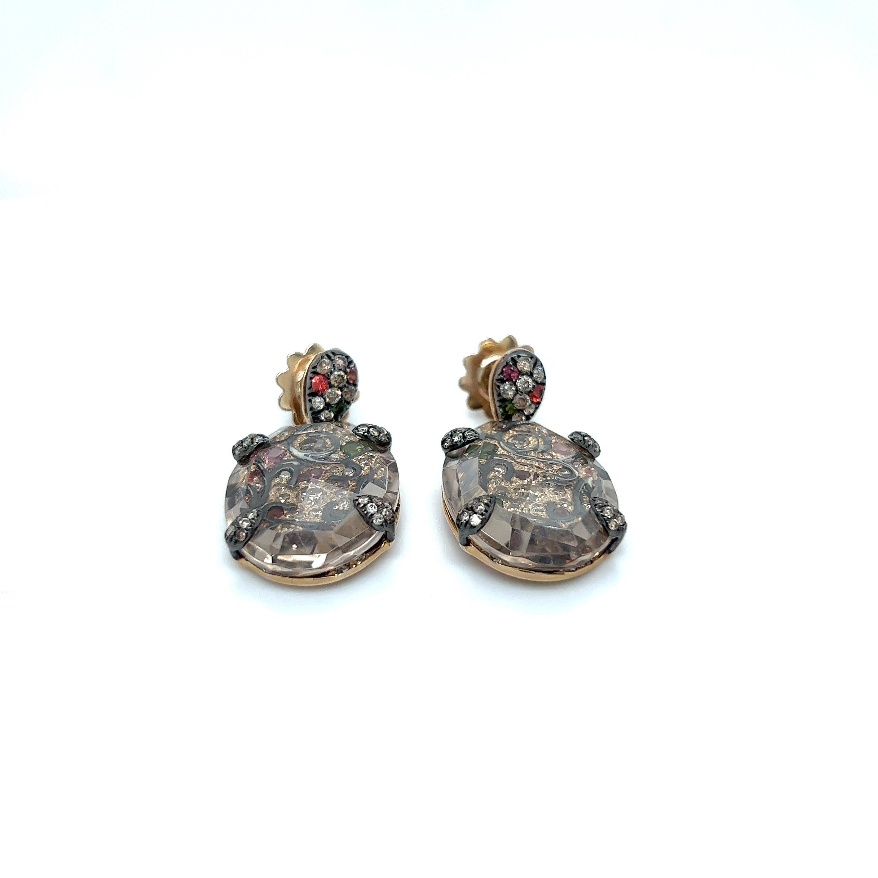 Orecchini pendenti in oro giallo 18KT con 28,00 Qtz marroni. 1,80 ct di diamanti marroni In condizioni Nuovo in vendita a New York, NY