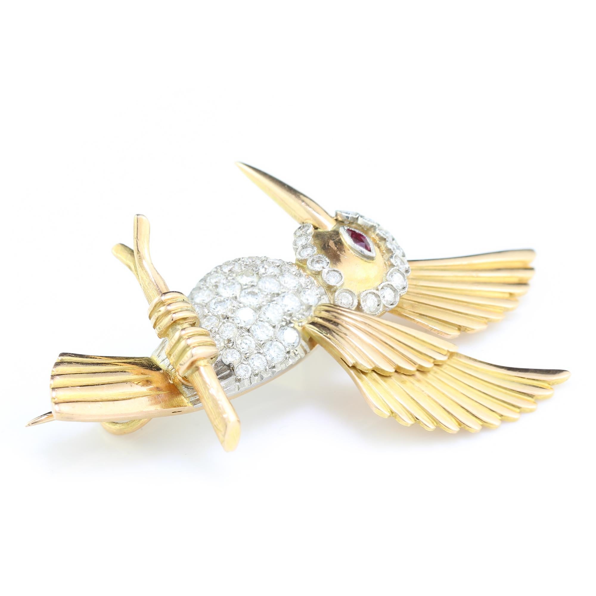 18kt Yellow Gold Hummingbird Brooch with Ruby Eye and Diamonds In Good Condition In Braintree, GB