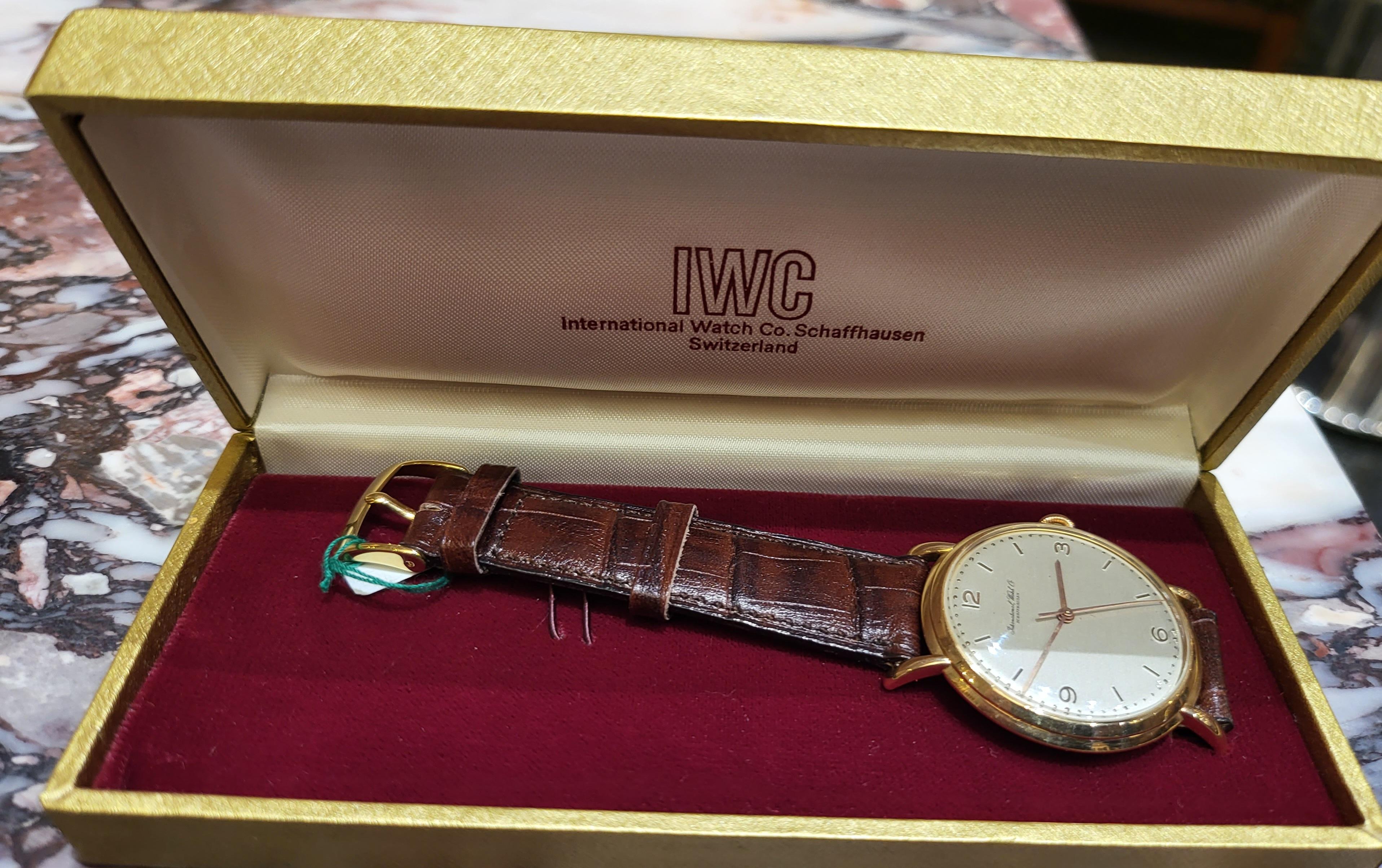 Montre-bracelet IWC en or jaune 18 carats, calibre 89, diamètre 36,5 mm en vente 9