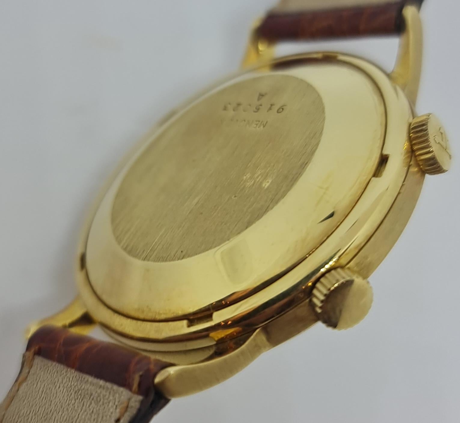 Women's or Men's 18kt Yellow Gold Jaeger Le Coultre Memovox Watch in Perfect Condition, Cal K825