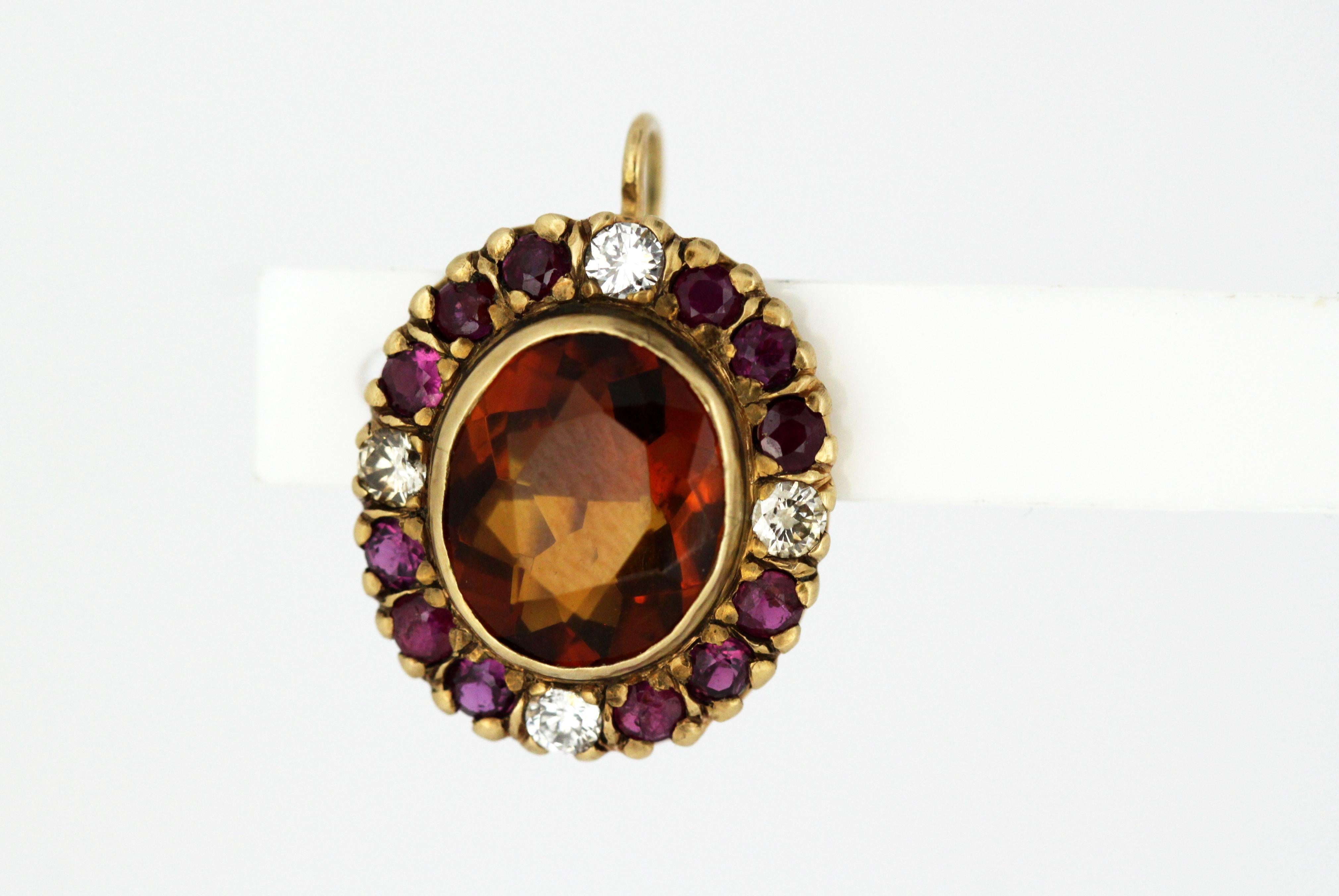 18kt Yellow Gold Ladies Clip-On Earrings with Garnets, Diamonds and Rubies, 1970 In Good Condition In Braintree, GB