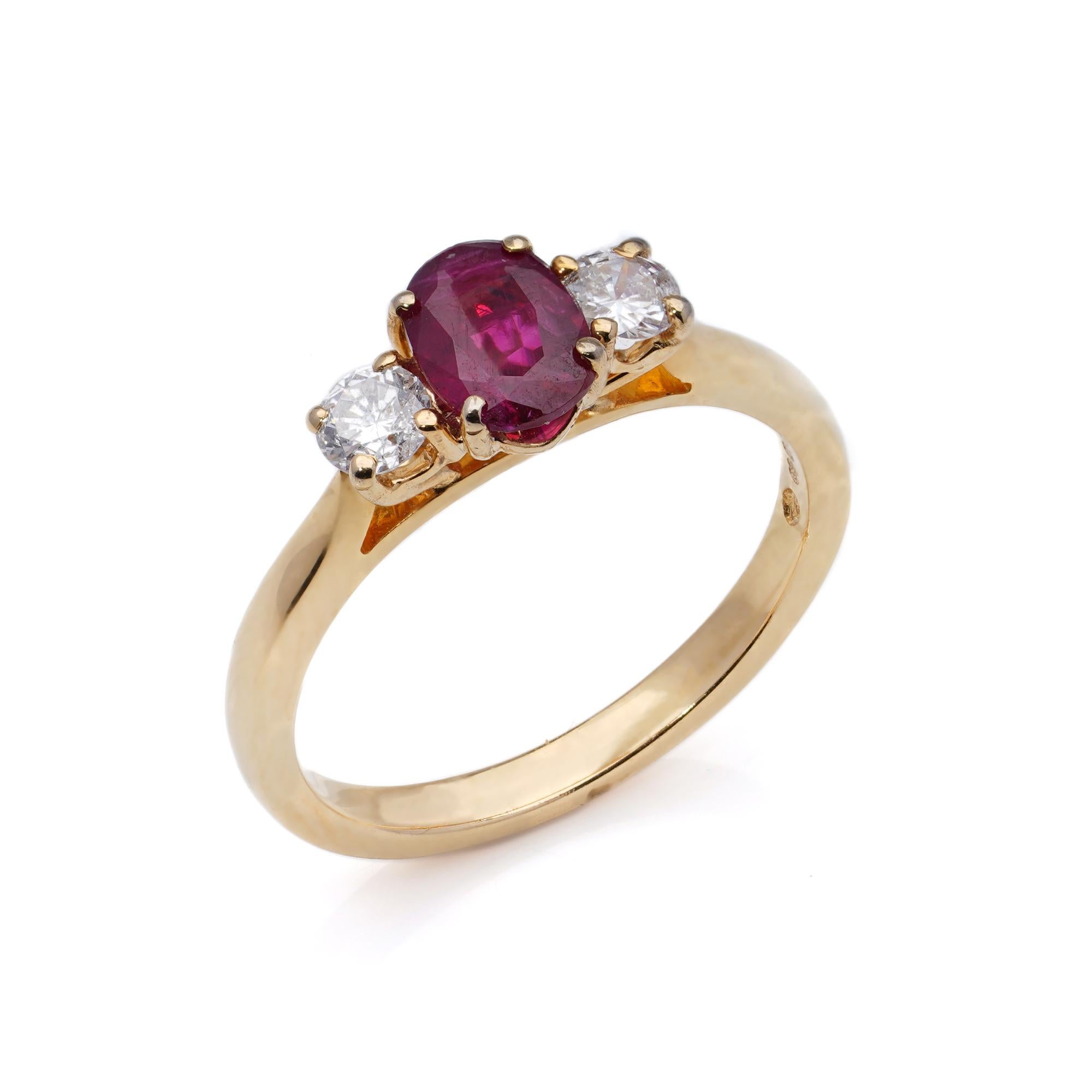 18kt. yellow gold ladies three-stone ring, set with 0.50  ct. ruby and 0.20 ct. brilliant diamonds. 
Made in London.
Fully hallmarked.

This elegant ladies' three-stone ring comes in a beautiful 18kt. yellow gold with a 1.00 ct. ruby center and 0.10