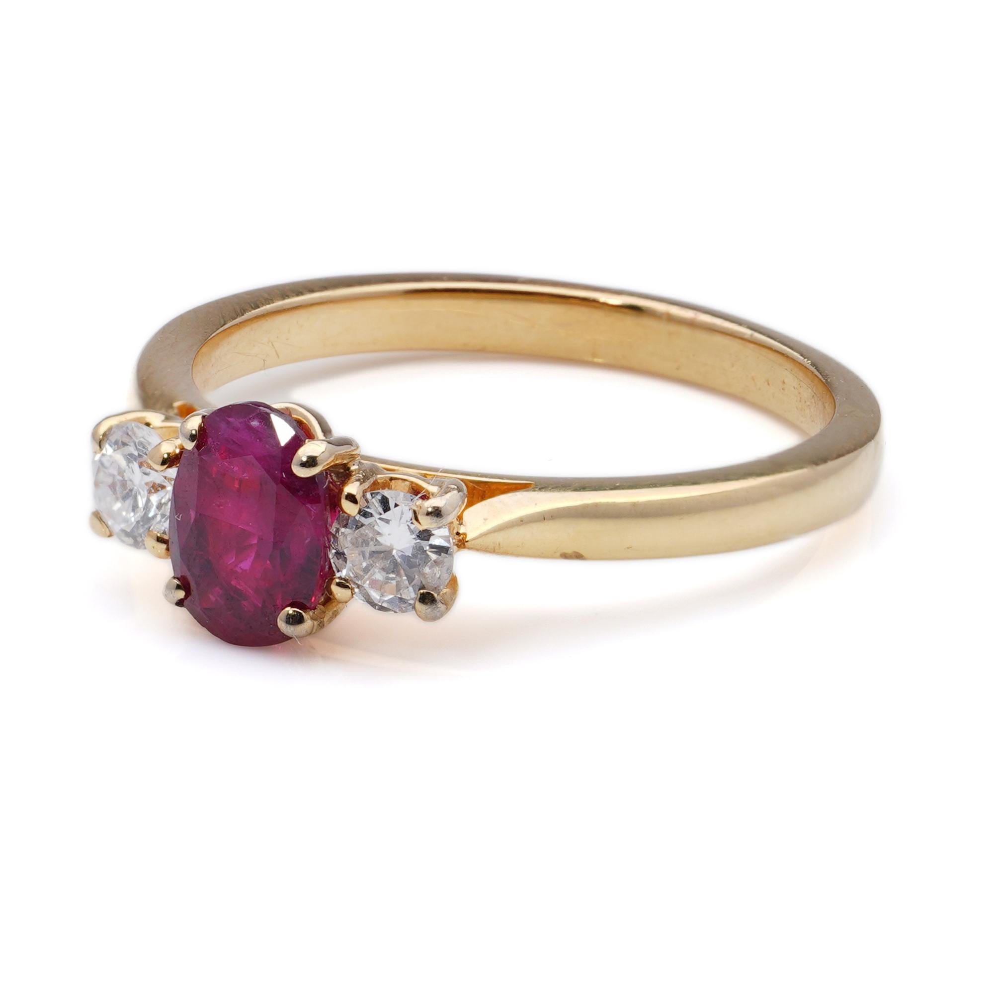 18kt. Yellow Gold Ladies Three-Stone Ring, Set with 0.50 Ct. Ruby In Good Condition For Sale In Braintree, GB
