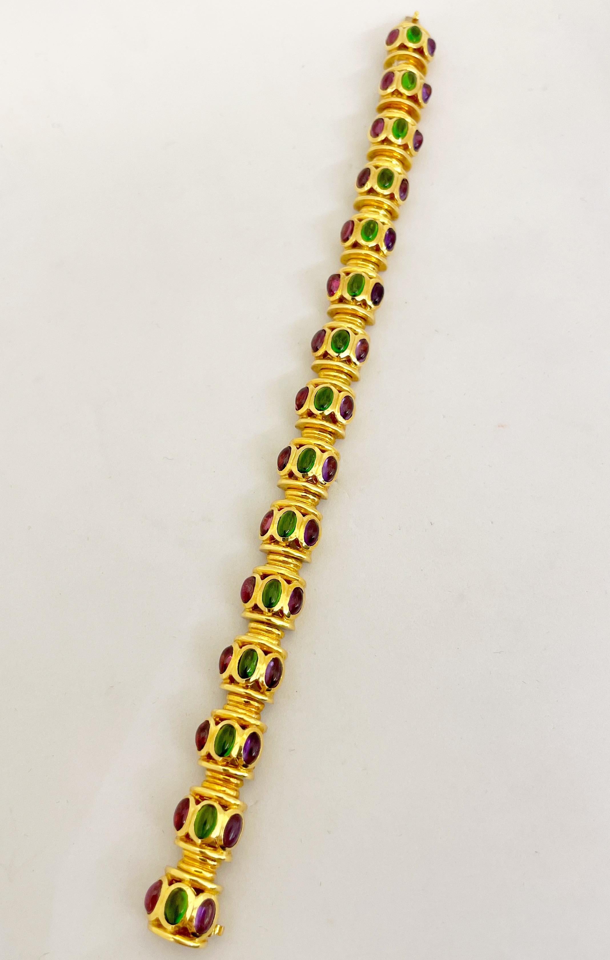 Contemporary 18 Karat Gold Link Bracelet with Cabochon Amethyst, Rhodolite and Diopside For Sale