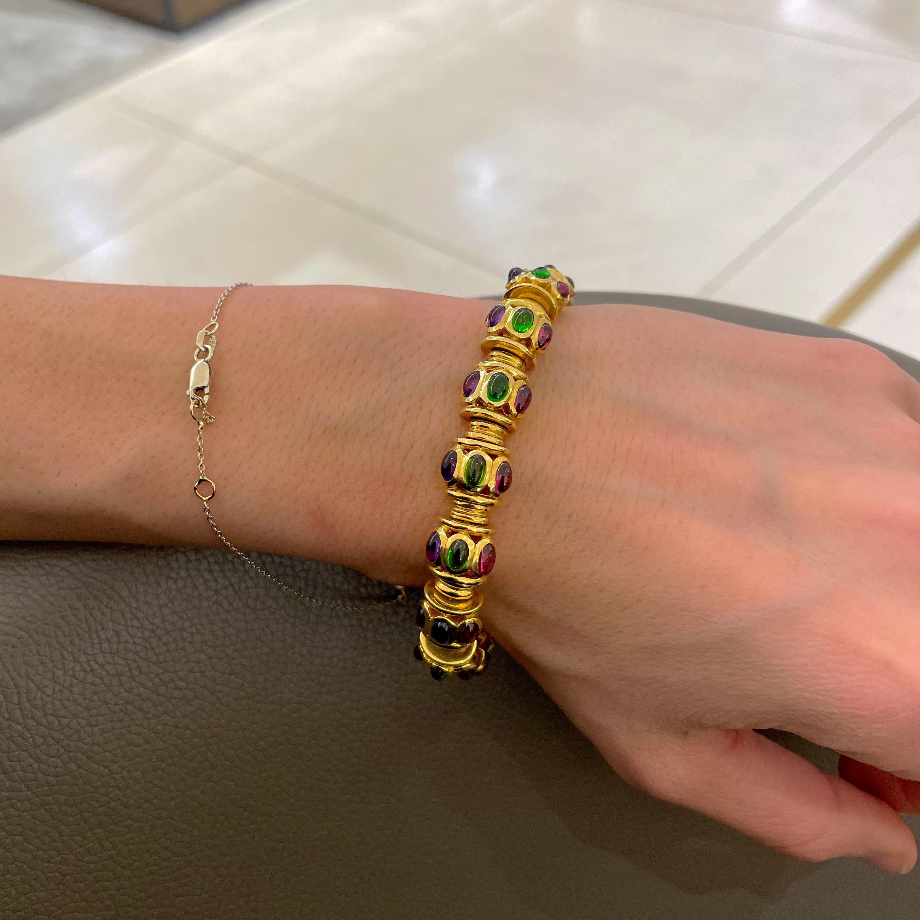 18 Karat Gold Link Bracelet with Cabochon Amethyst, Rhodolite and Diopside For Sale 2