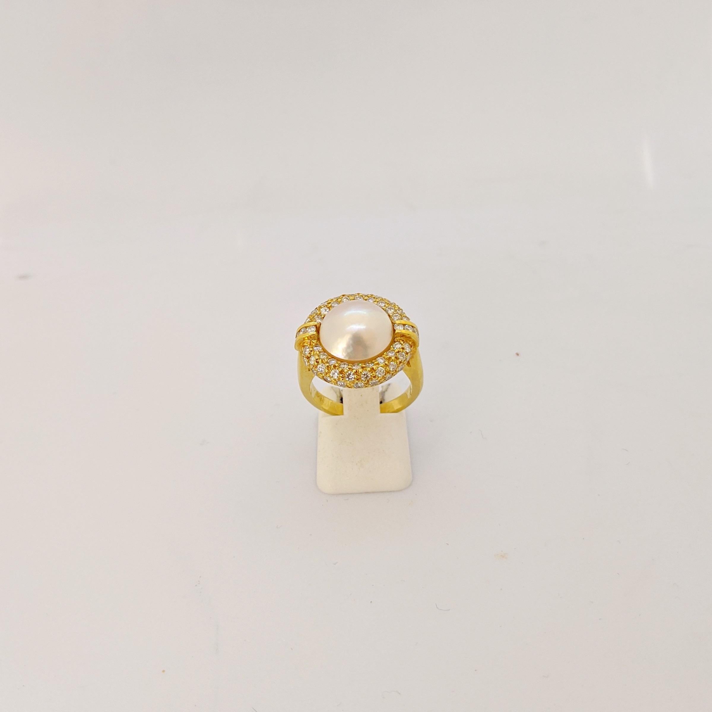 Contemporaneo Anello con perla Mabe in oro giallo 18 carati e diamante aureolato da 1,45 carati in vendita