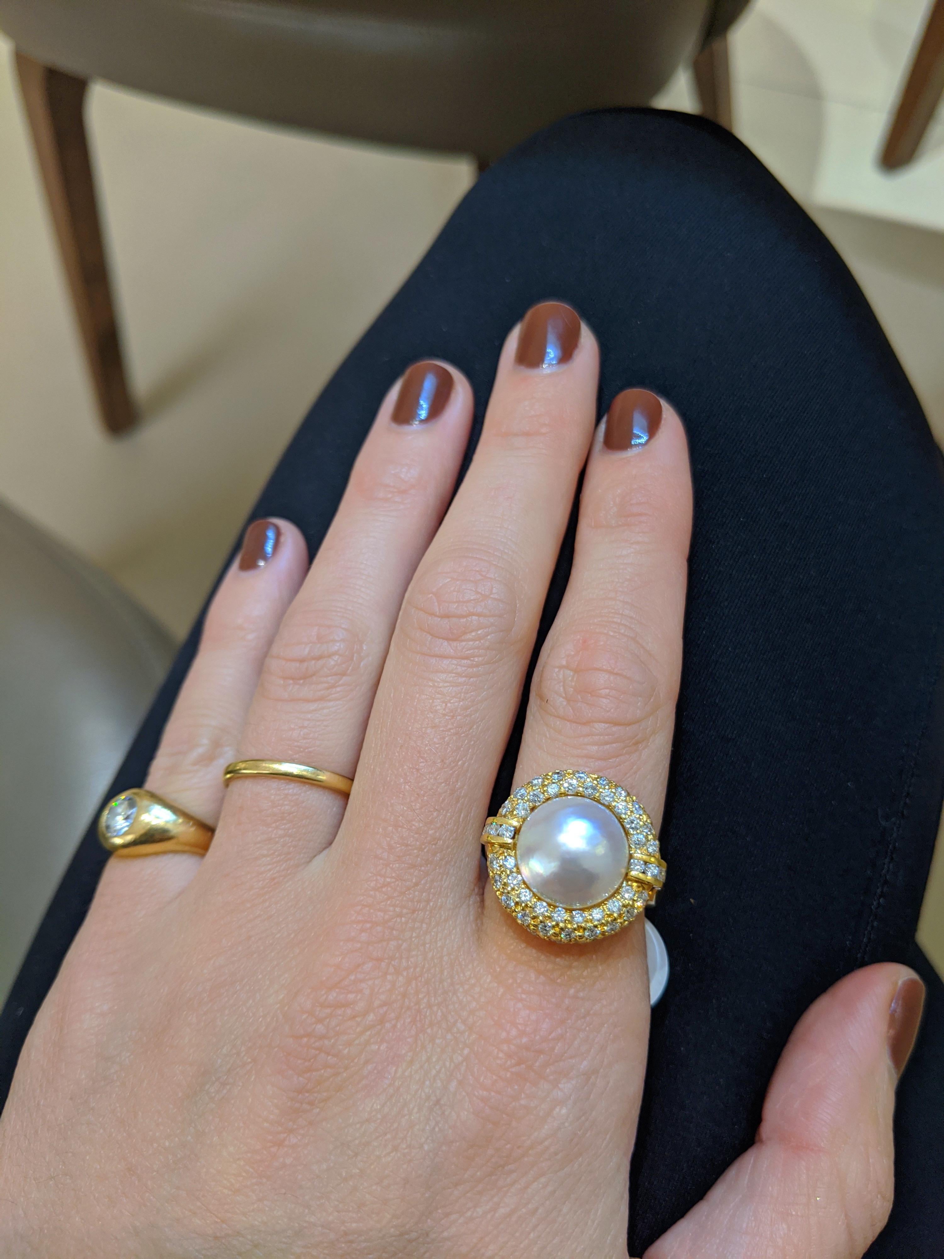 18 Karat Yellow Gold Mabe Pearl Ring with 1.45 Carat Diamond Halo For Sale 1