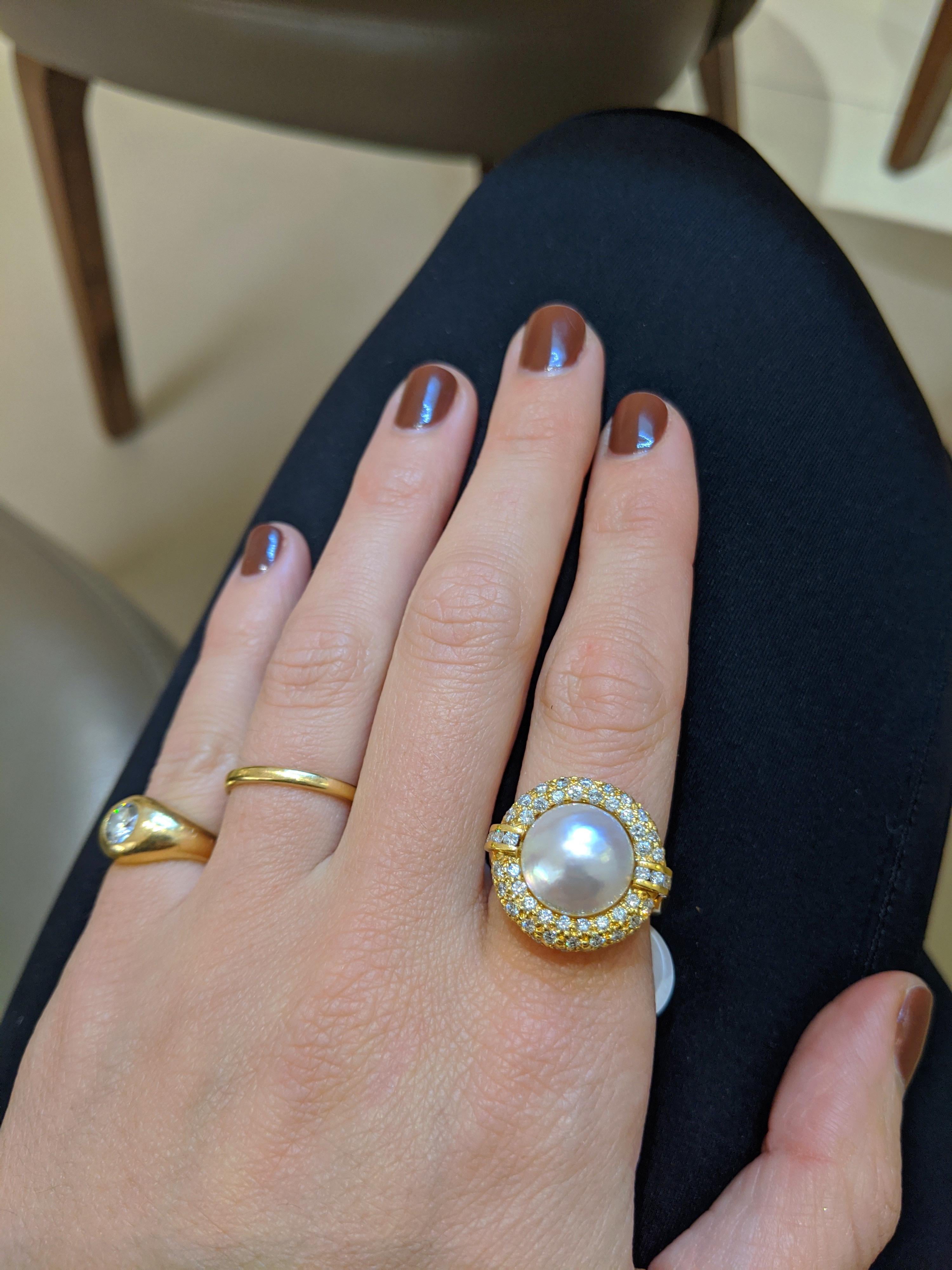 Anello con perla Mabe in oro giallo 18 carati e diamante aureolato da 1,45 carati in vendita 2