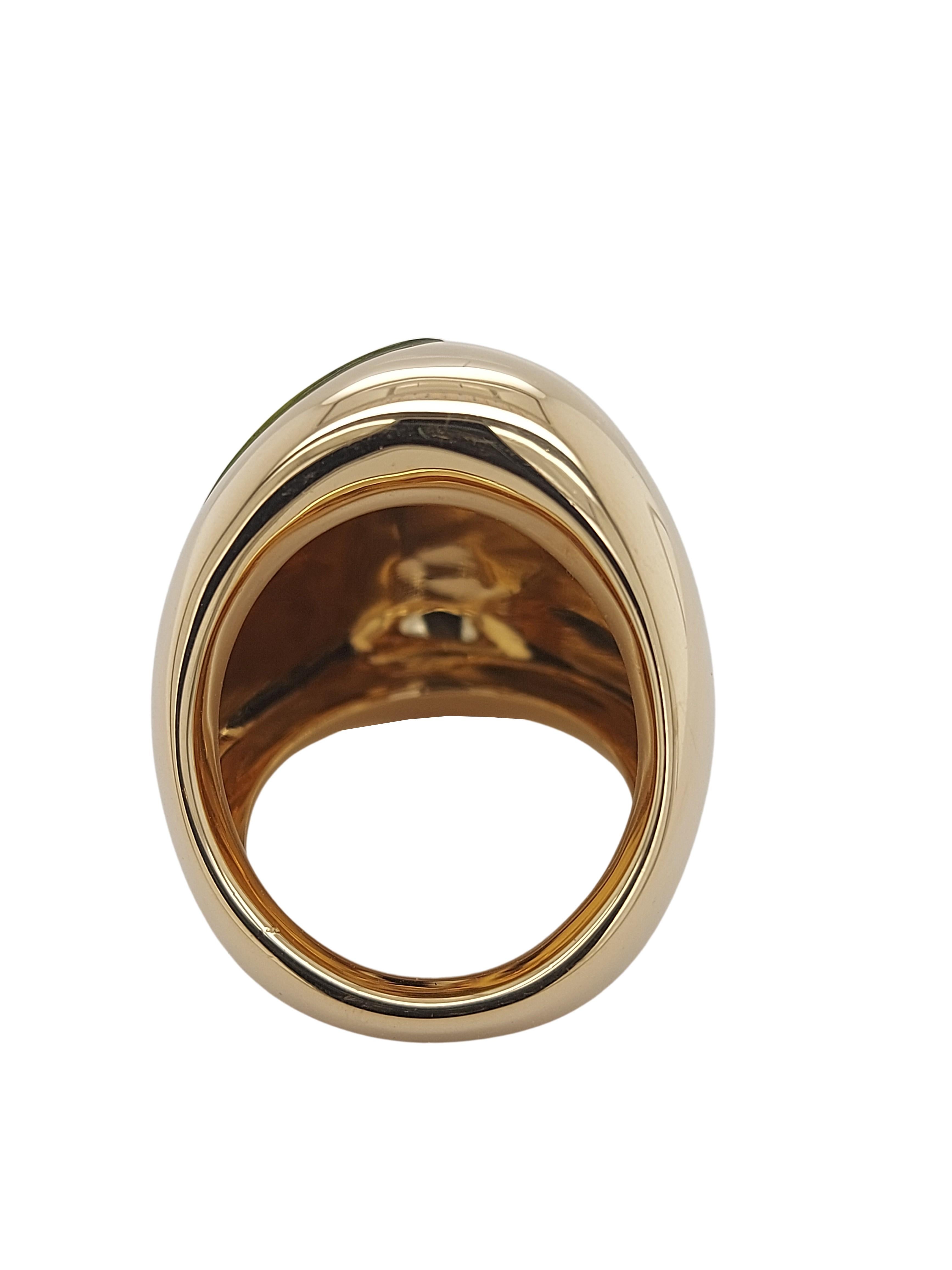 Mattioli-Ring aus 18 Karat Gelbgold mit Perlmutt (Tropfenschliff) im Angebot